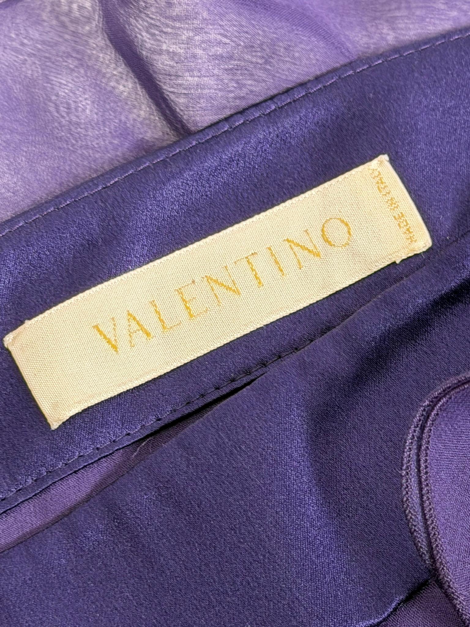 Valentino abito autunno 2007 in raso di seta viola con volant a cascata in vendita 3