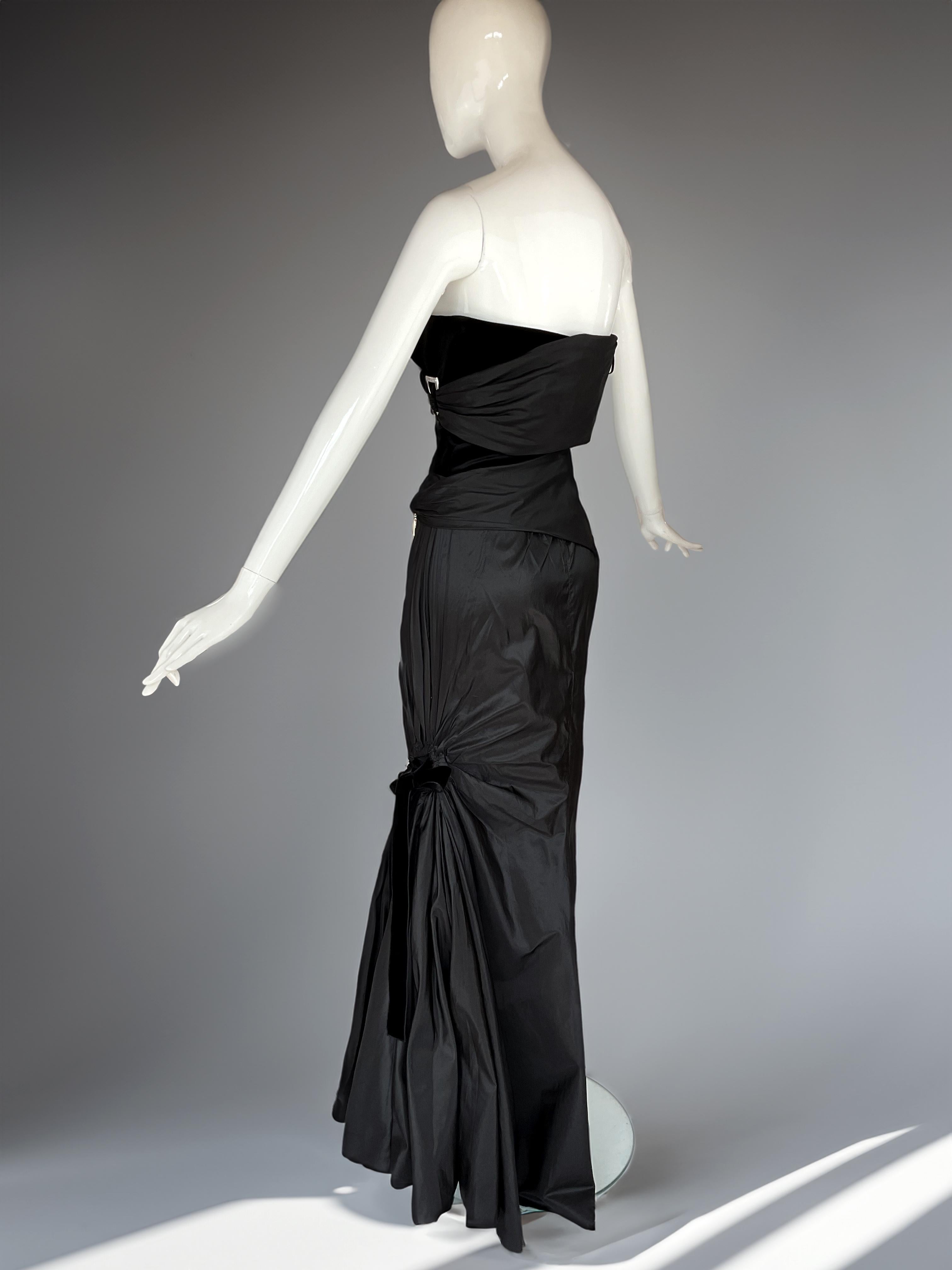 A. Winter A/I 2007: abito nero senza spalline in passerella di Valentino In condizioni ottime in vendita a Baar, CH