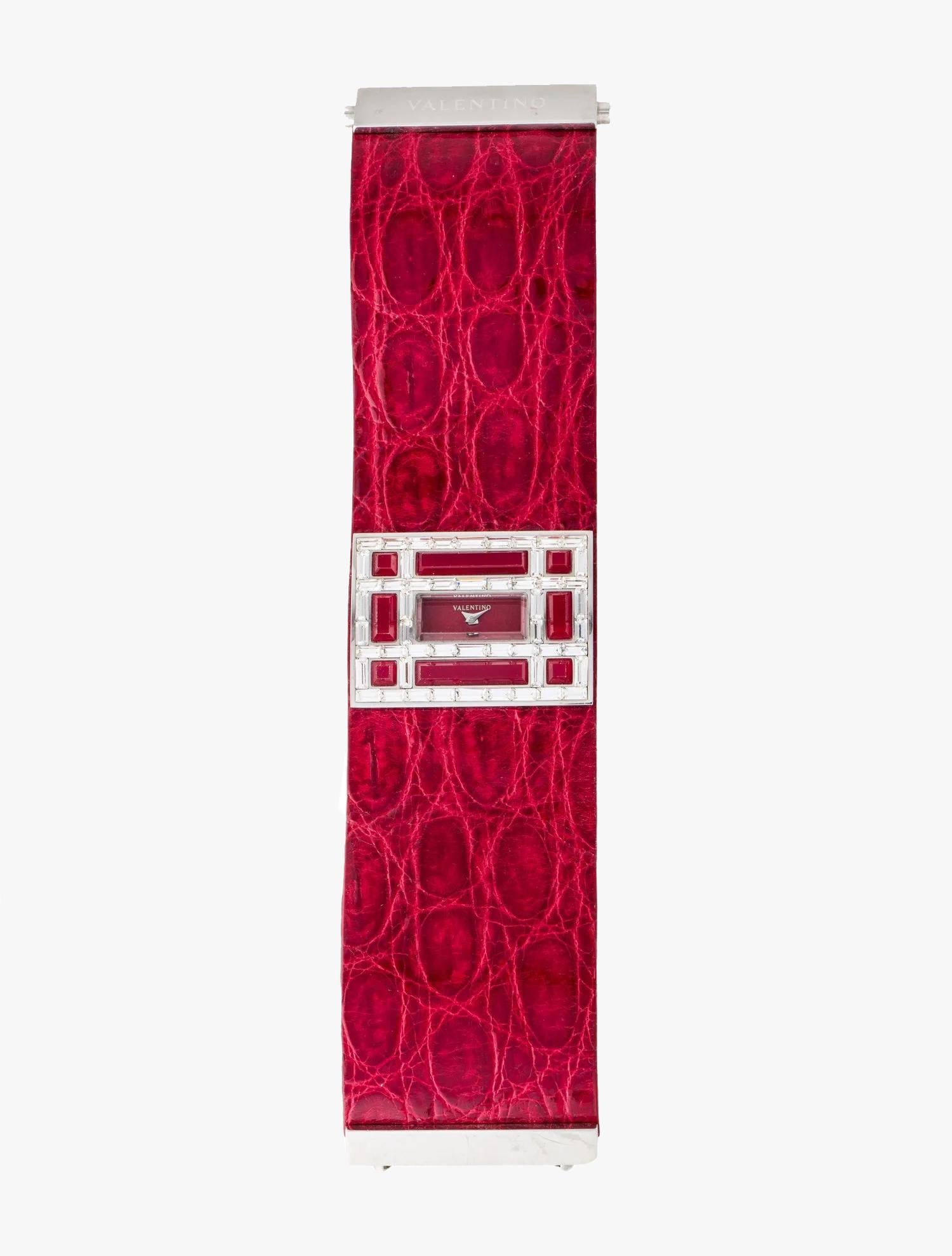 Valentino watch with leather strap
Fascia Collection

Case Dimensions  –  39mm x 29mm

Measurements – fits a wrist size of 16.5 cm or smaller.

Condition – very good

........Additional information ........

- Photo might be slightly different from