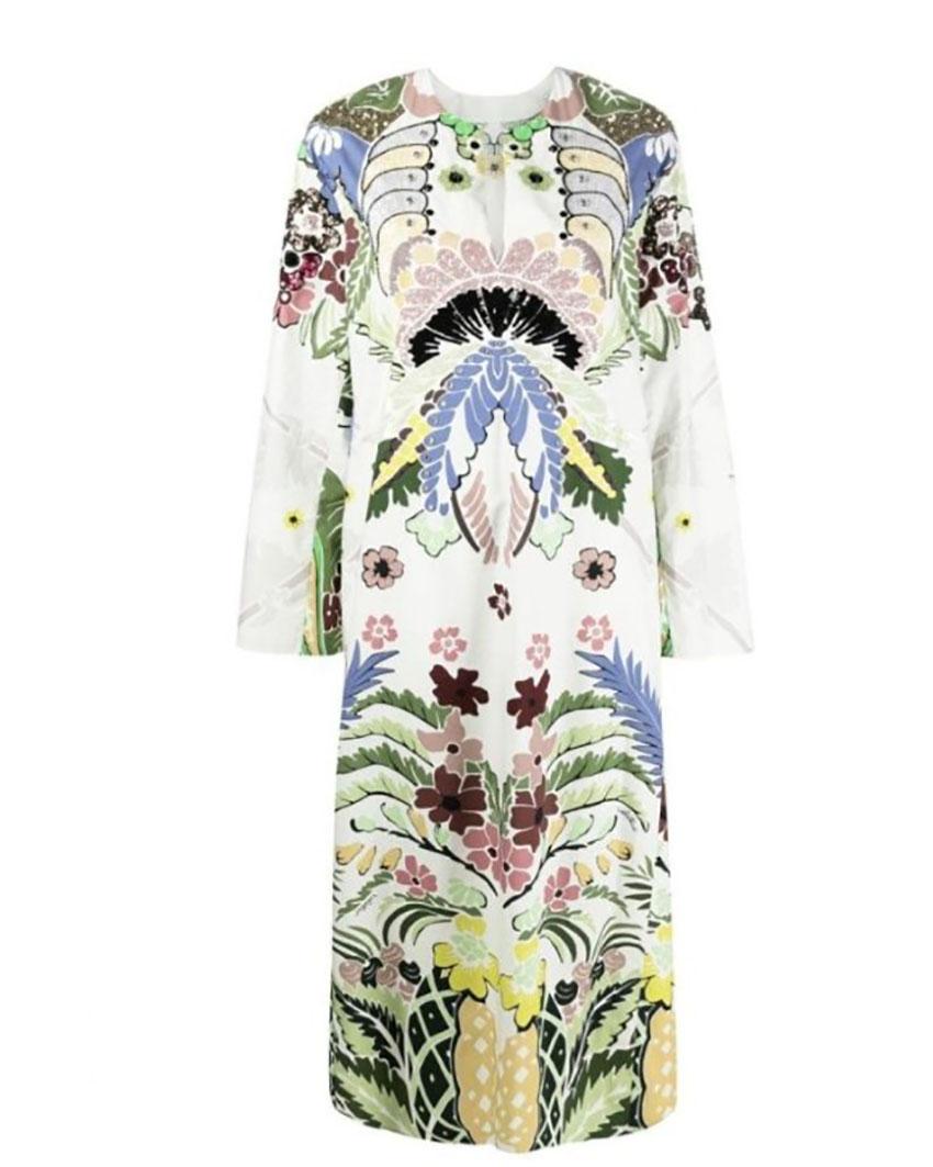 VALENTINO 

Make any occasion eventful by wearing this pretty Valentino Floral-Embroidered Dress. 
Best fitted for garden parties and fancy soirees with your friends, this outfit is adorned with a beautiful floral-embroidered design. 
Tailored in