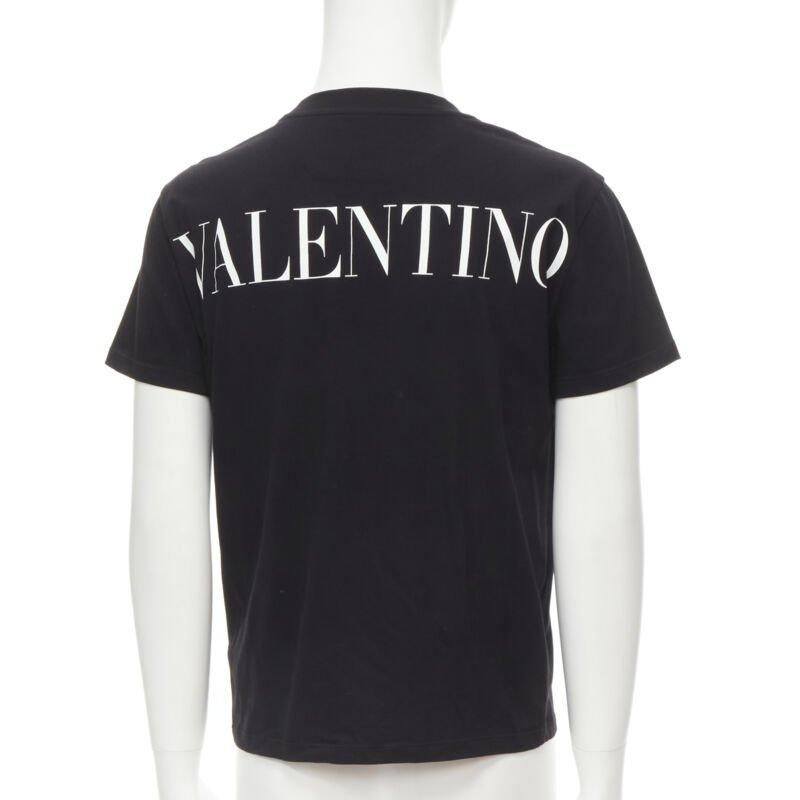VALENTINO floral lace breast pocket white logo black cotton tshirt S
Reference: CRTI/A00725
Brand: Valentino
Designer: Pier Paolo Piccioli
Material: Cotton
Color: Black
Pattern: Lace
Extra Details: Lace patch breast pocket.
Made in: