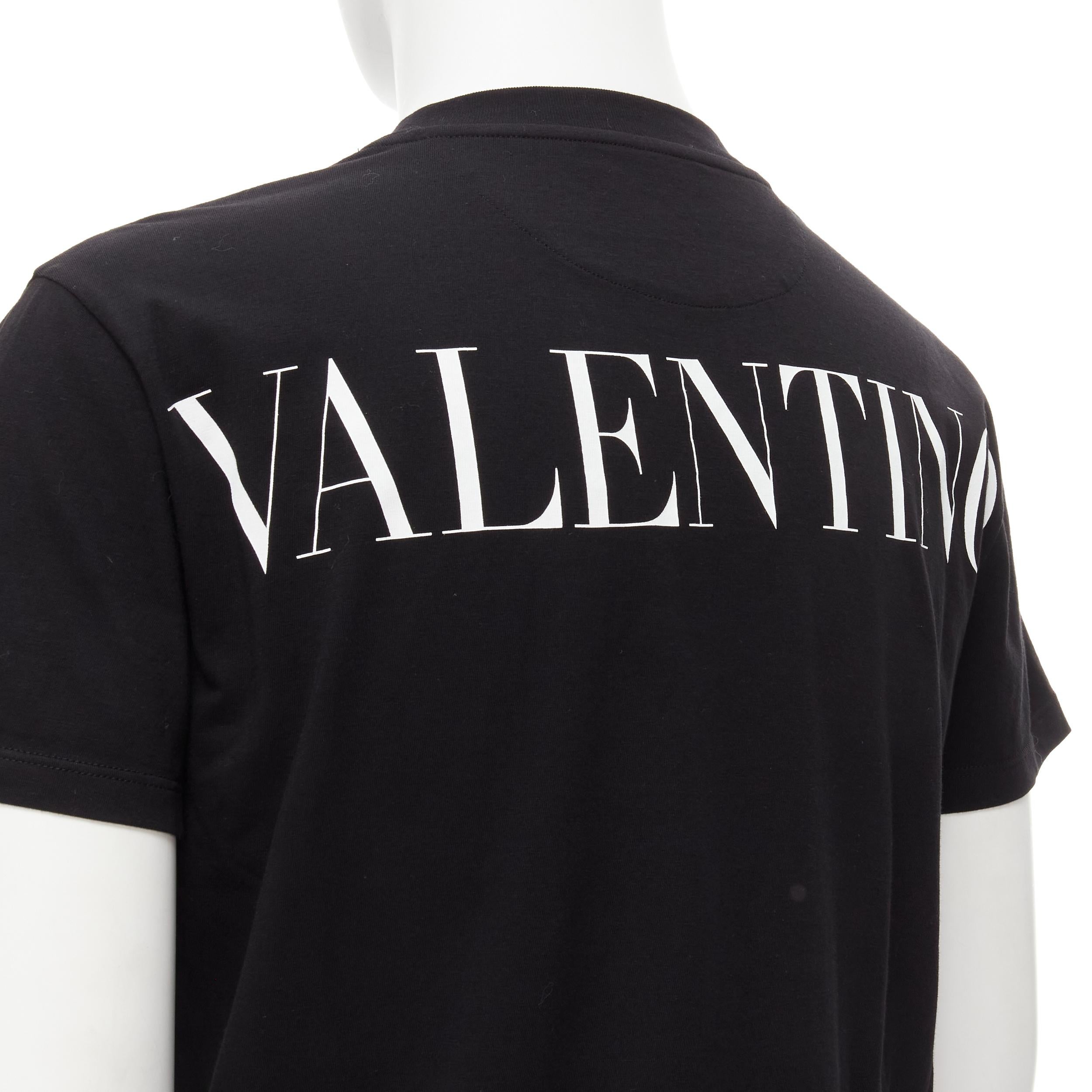 VALENTINO - T-shirt en coton noir avec pochette en dentelle à fleurs et logo blanc S en vente 3