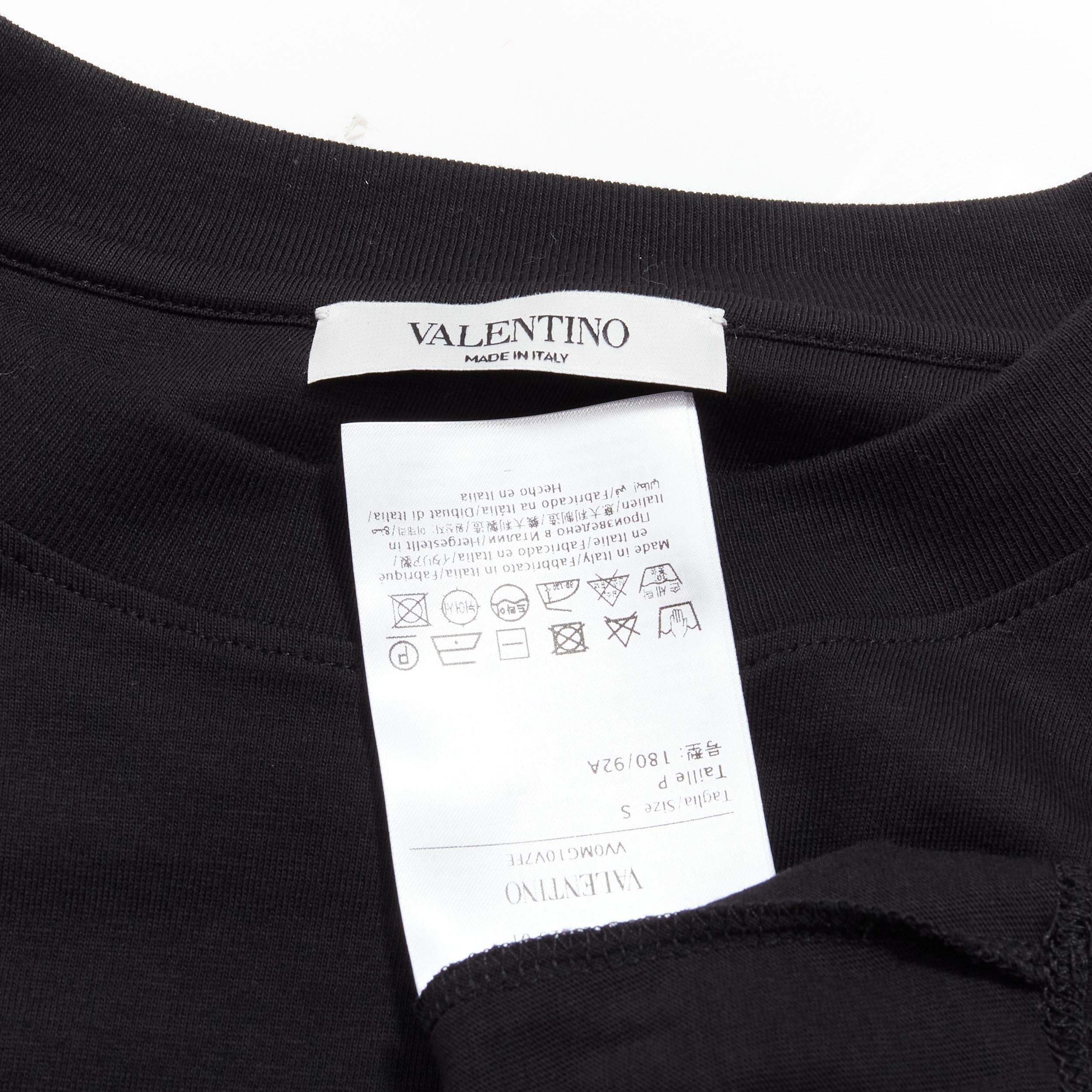 VALENTINO - T-shirt en coton noir avec pochette en dentelle à fleurs et logo blanc S en vente 4