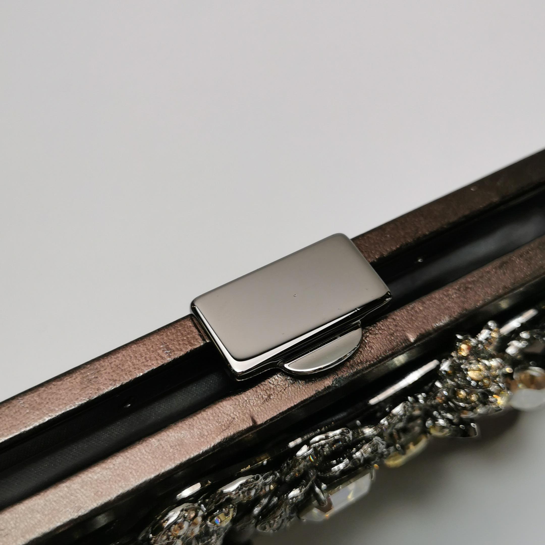 Valentino - Pochette en cuir d'agneau cuivré métallisé ornée de fleurs et de cristaux en vente 6