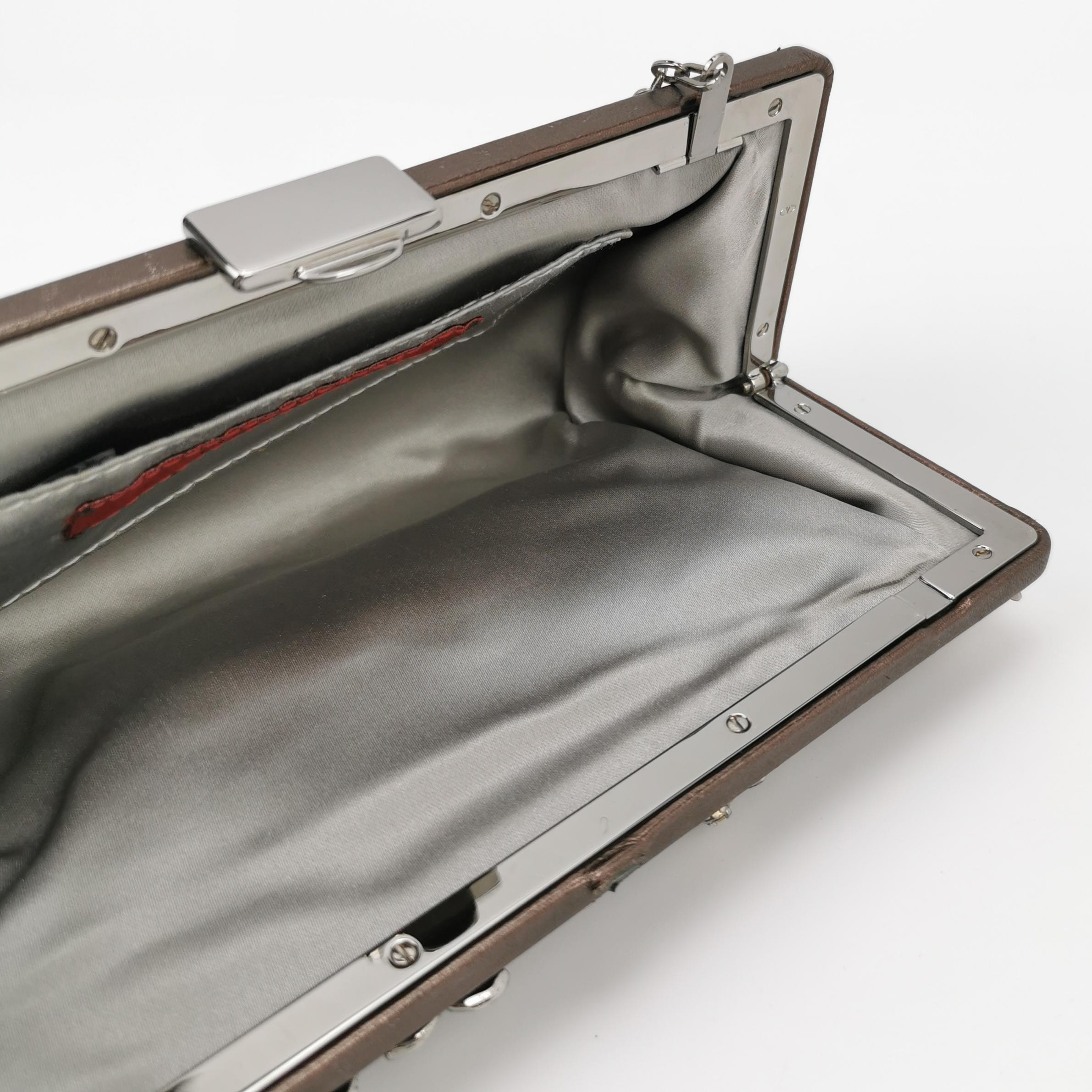 Valentino - Pochette en cuir d'agneau cuivré métallisé ornée de fleurs et de cristaux Pour femmes en vente