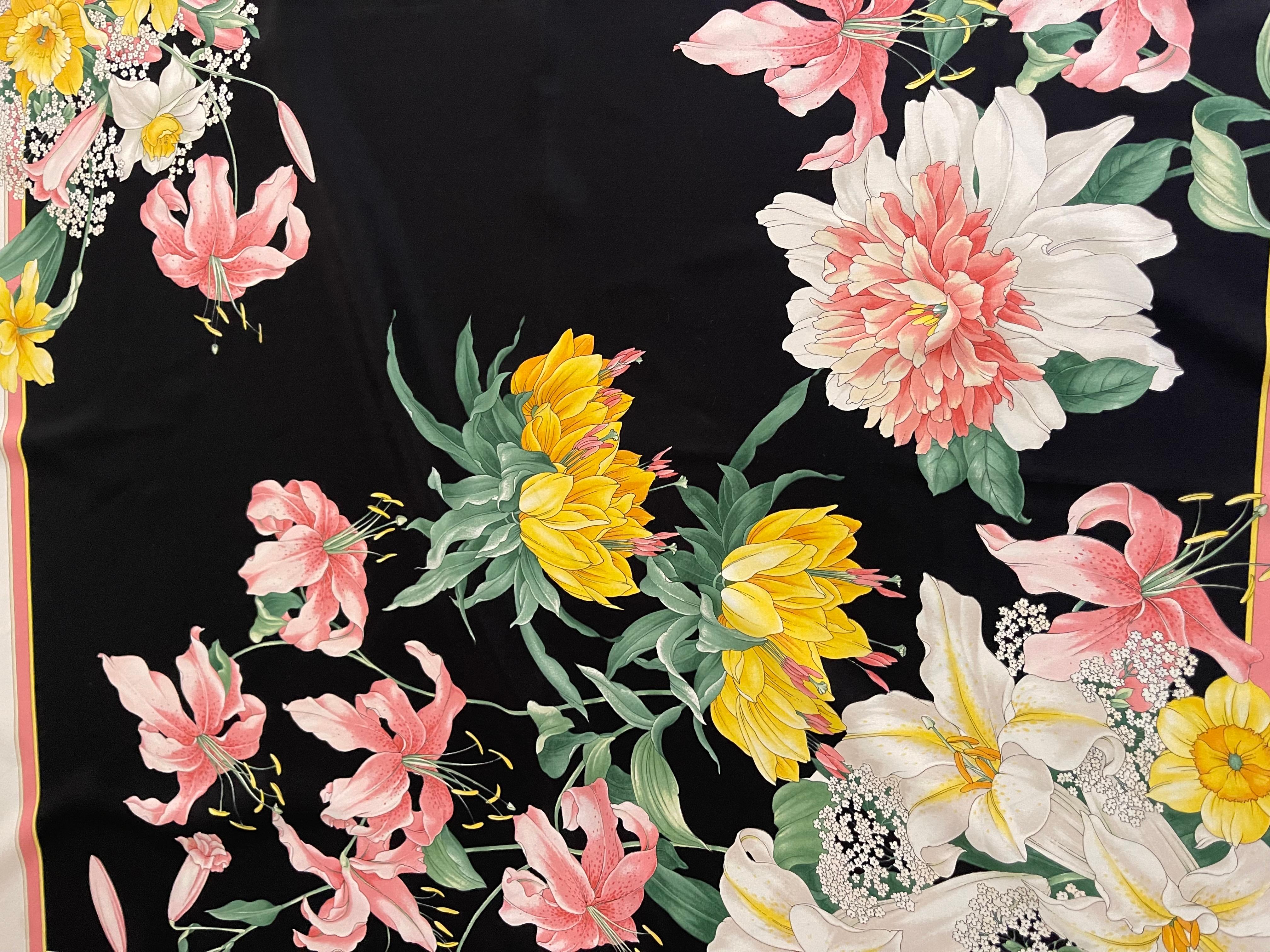 Pañuelo de Seda Flor Valentino en venta 1