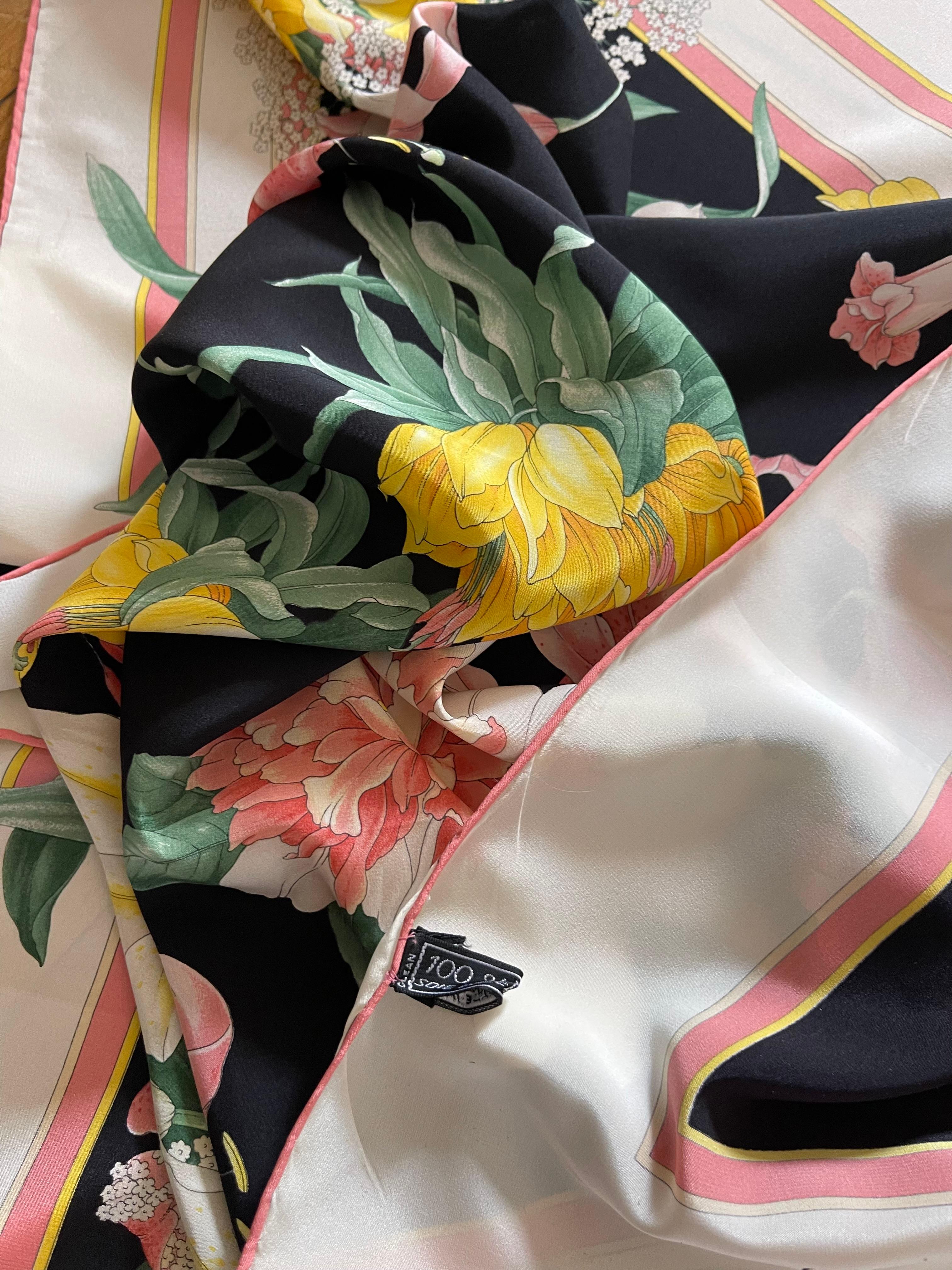 Pañuelo de Seda Flor Valentino en venta 2