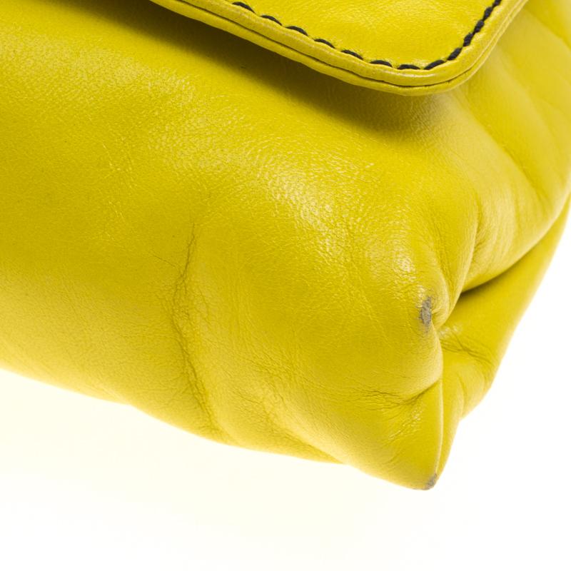Valentino Fluoreszierendes Gelbes Leder Petale Umhängetasche 7