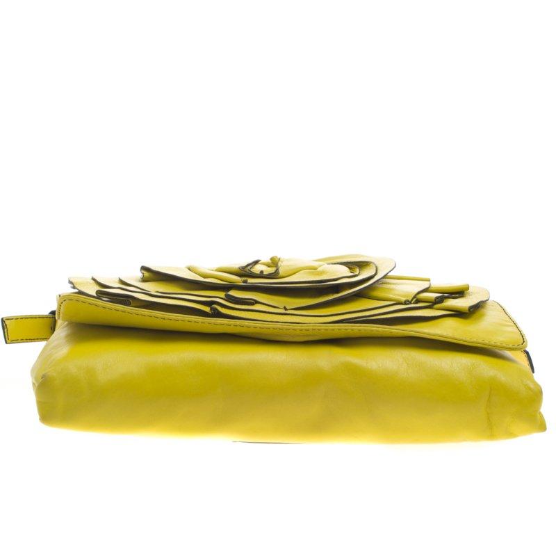 Valentino Fluoreszierendes Gelbes Leder Petale Umhängetasche 2