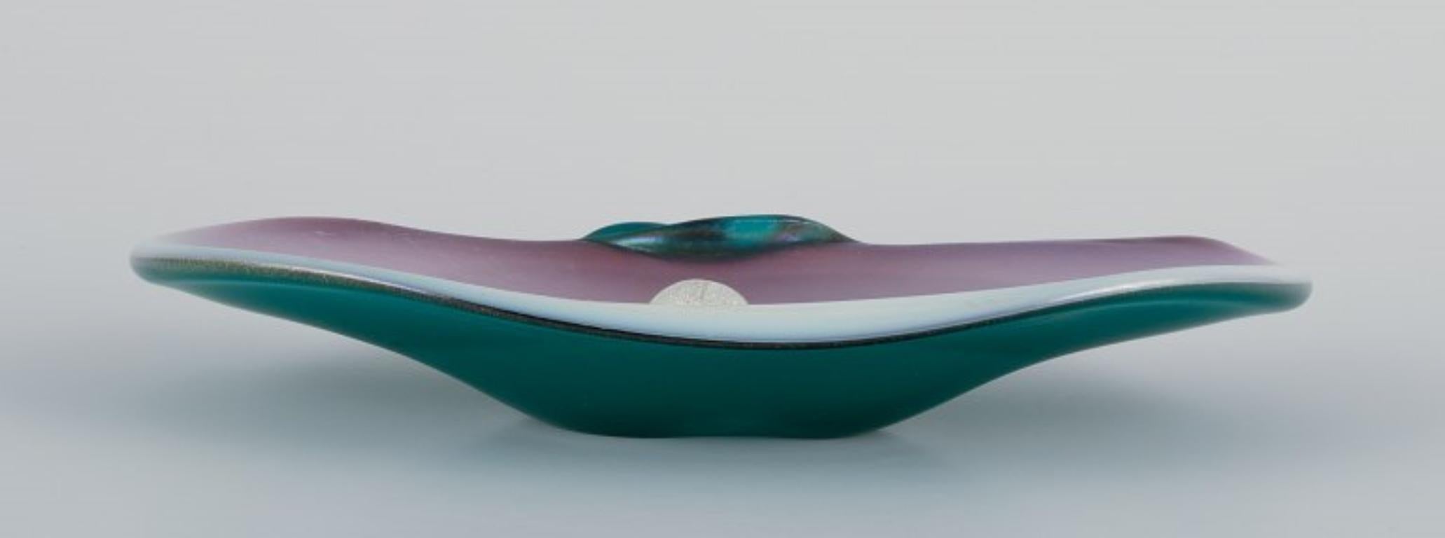 Italian Valentino for Murano, Italy. Rare art glass bowl shaped like a seashell For Sale
