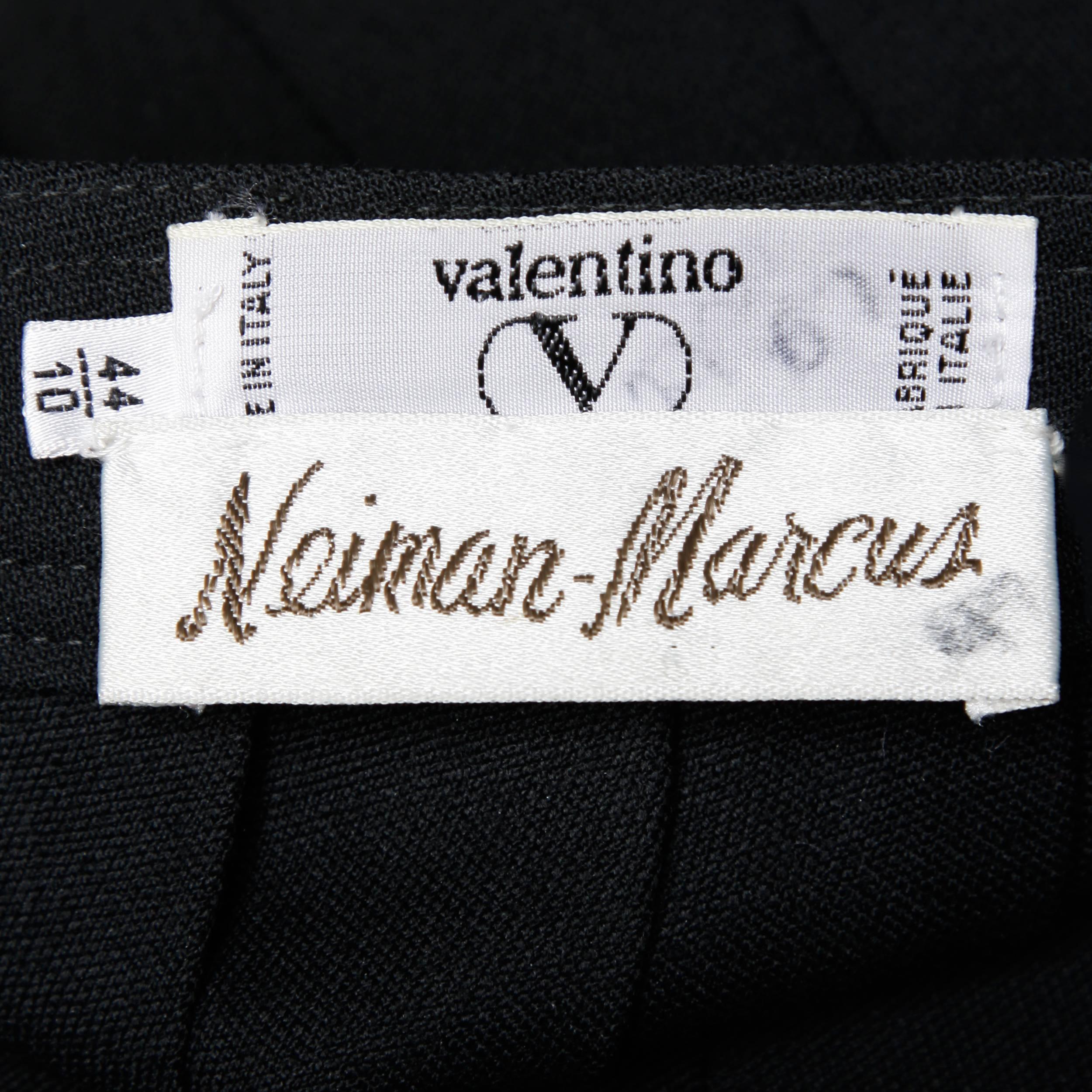 Valentino pour Neiman Marcus - Jupe plissée vintage en laine noire 100 %, 44/10 Pour femmes en vente