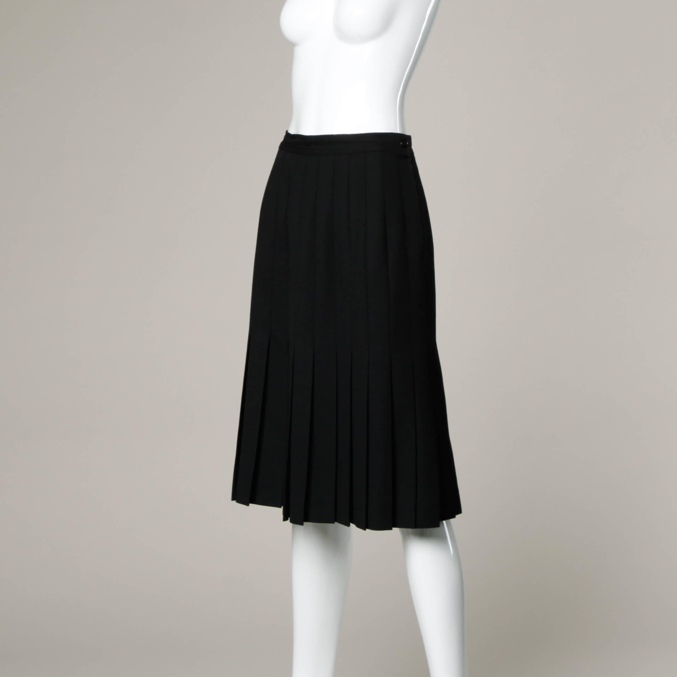 Valentino for Neiman Marcus Vintage Black 100% Wool Pleated Skirt 44/10 For Sale 1