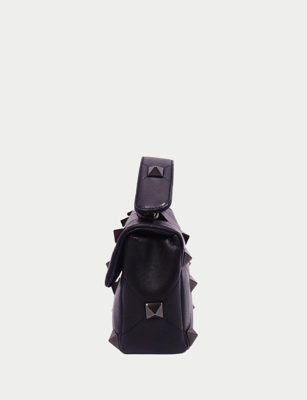 Noir Valentino en vente