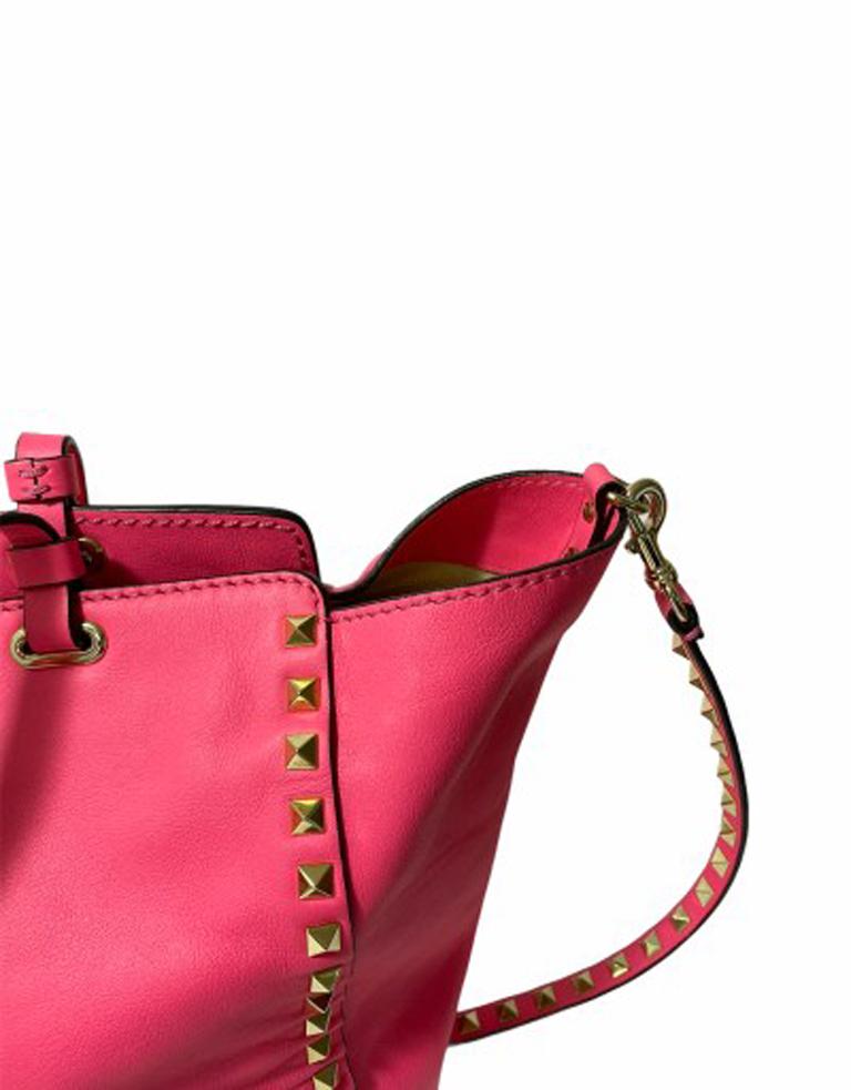 Valentino Fuchsia Leather  Rockstud Bag In Good Condition In Torre Del Greco, IT
