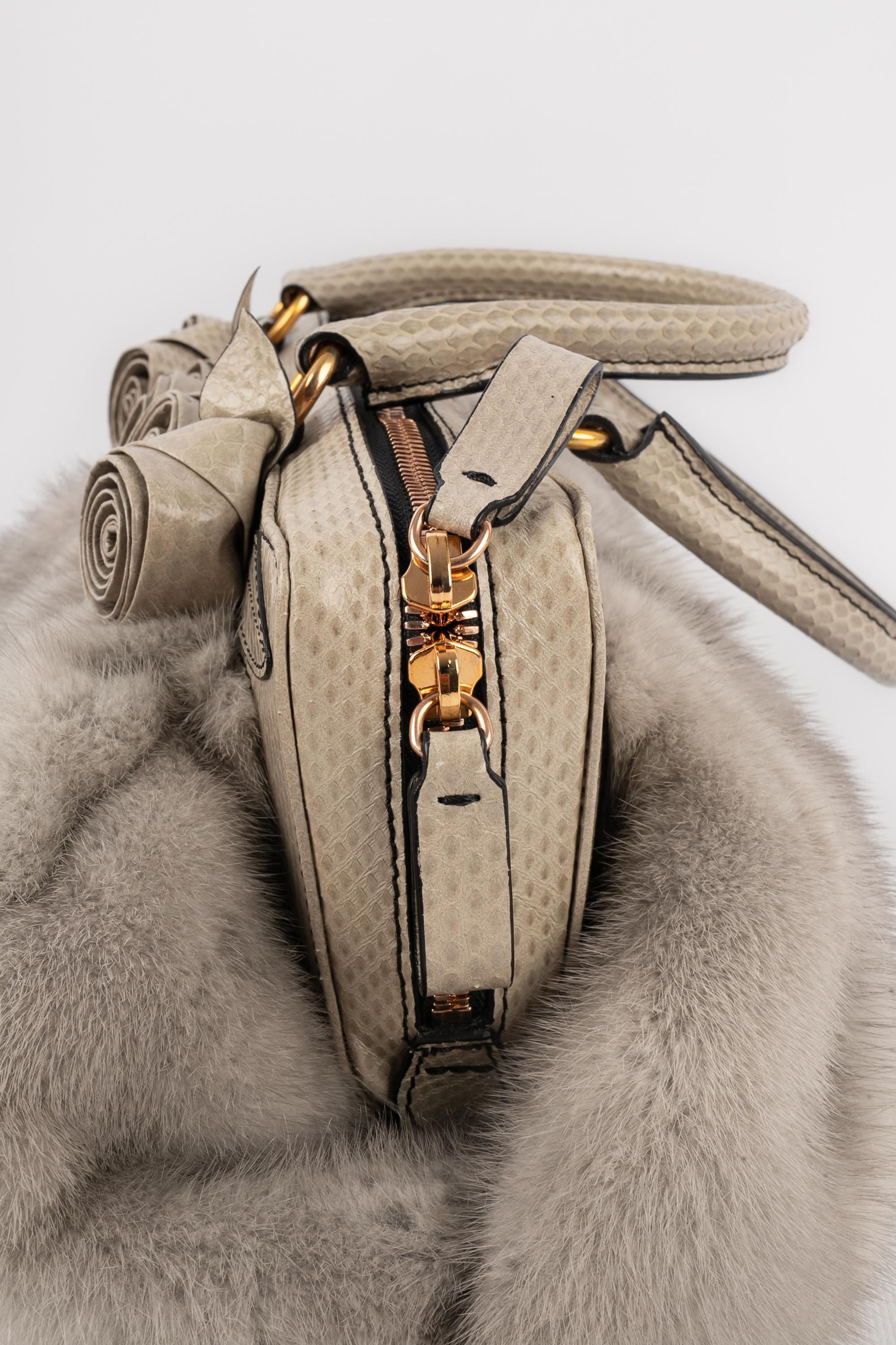 Borsa in pelliccia di Valentino in vendita 4
