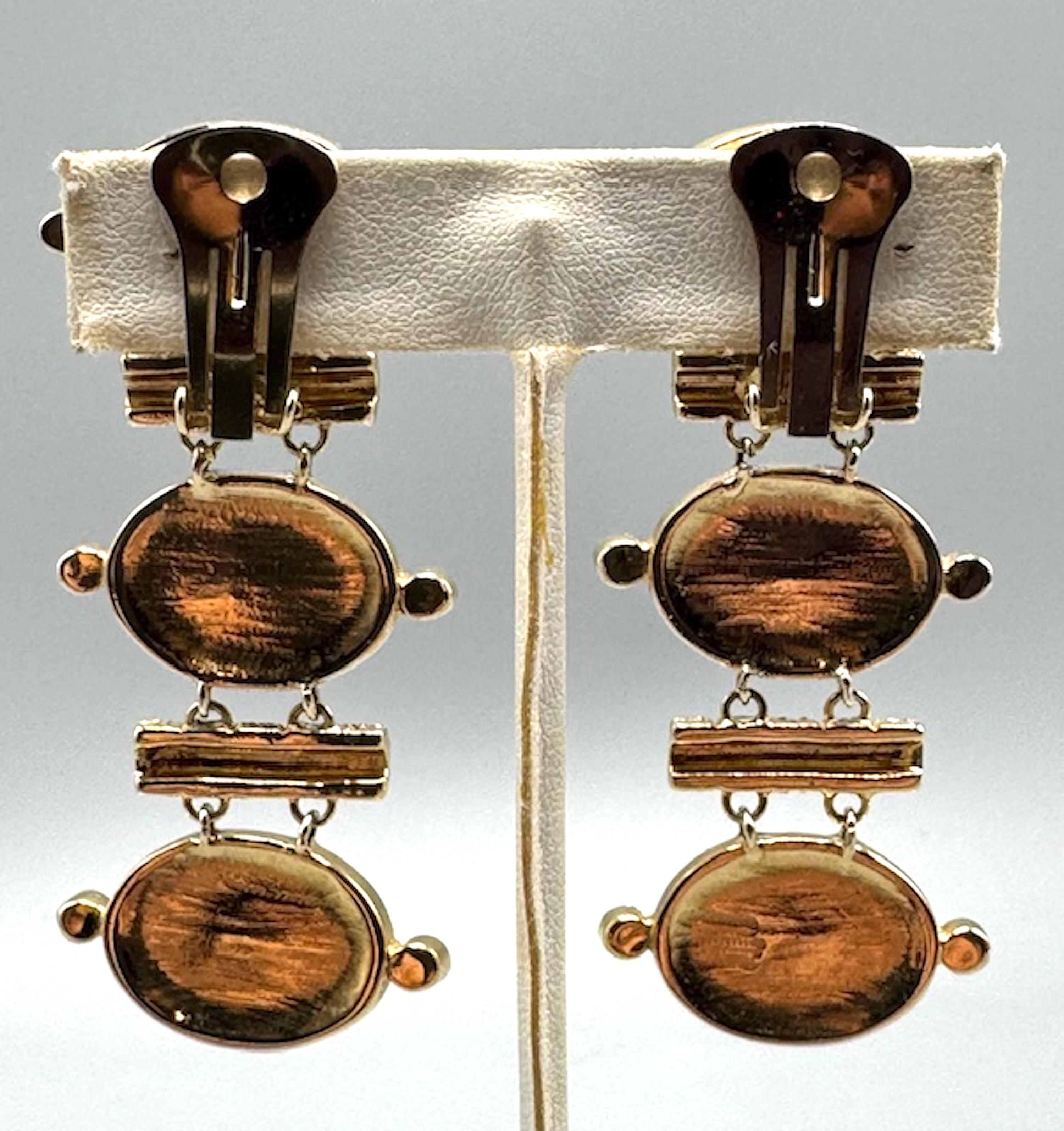 Valentino Garavani 1980s Gold and Black Cabochon Pendant Earrings For Sale 6
