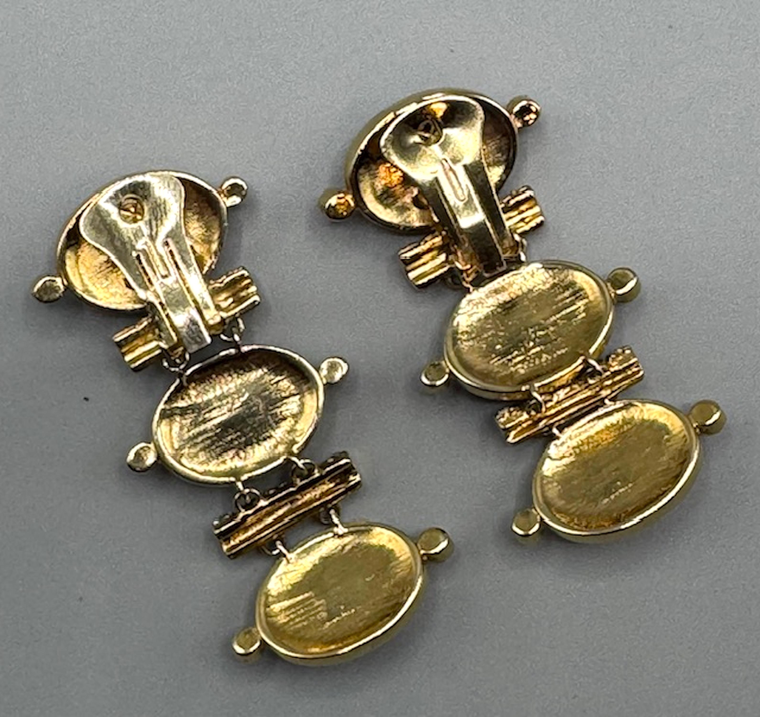 Valentino Garavani 1980s Gold and Black Cabochon Pendant Earrings For Sale 1