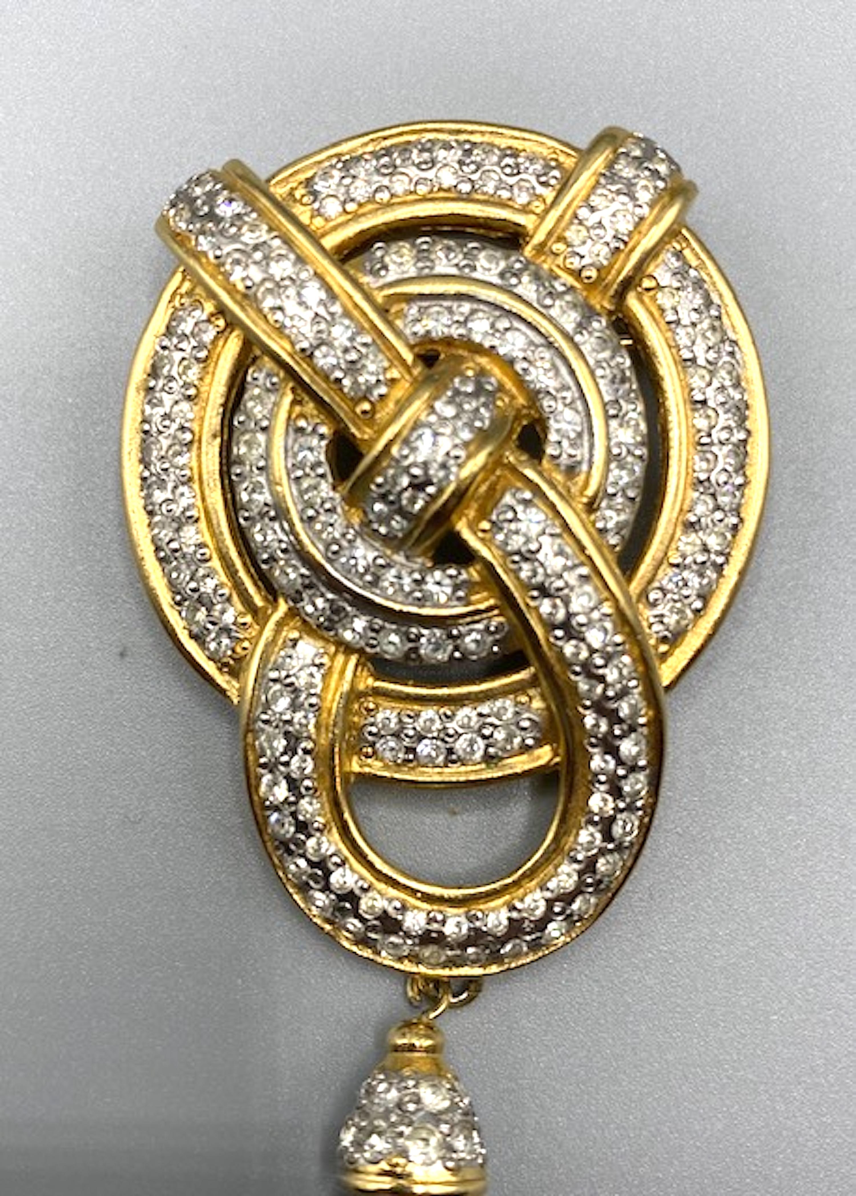 Exquisite  and elegant Valentino Garavani made in Italy golden geometric brooch, with golden intertwined circles with rhinestones and black glass pearl pendant.
measures 3.5 in by 1.5/8