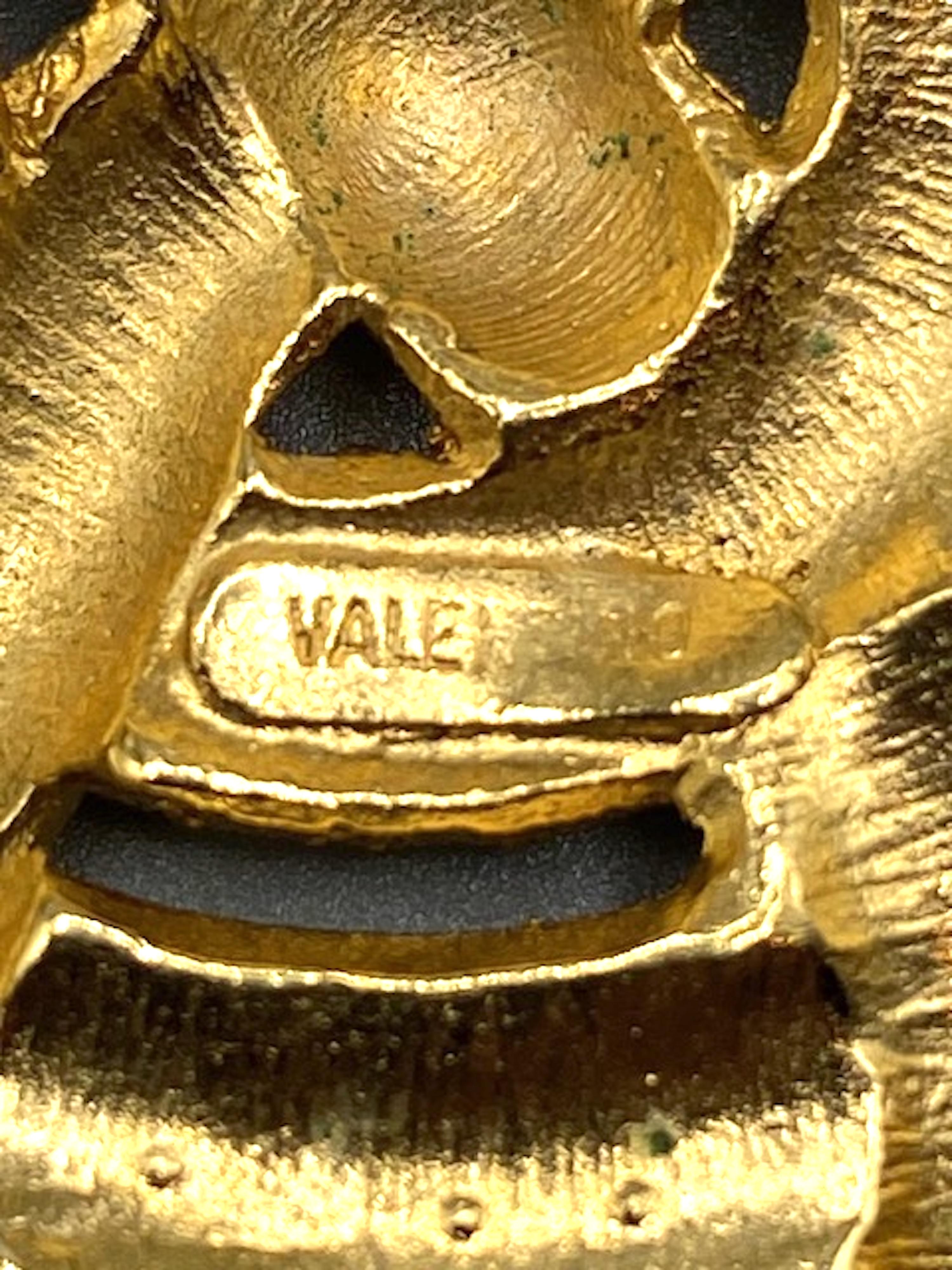 Valentino Garavani, broche pendentif en or, pierre du Rhin et verre, années 1990 en vente 3