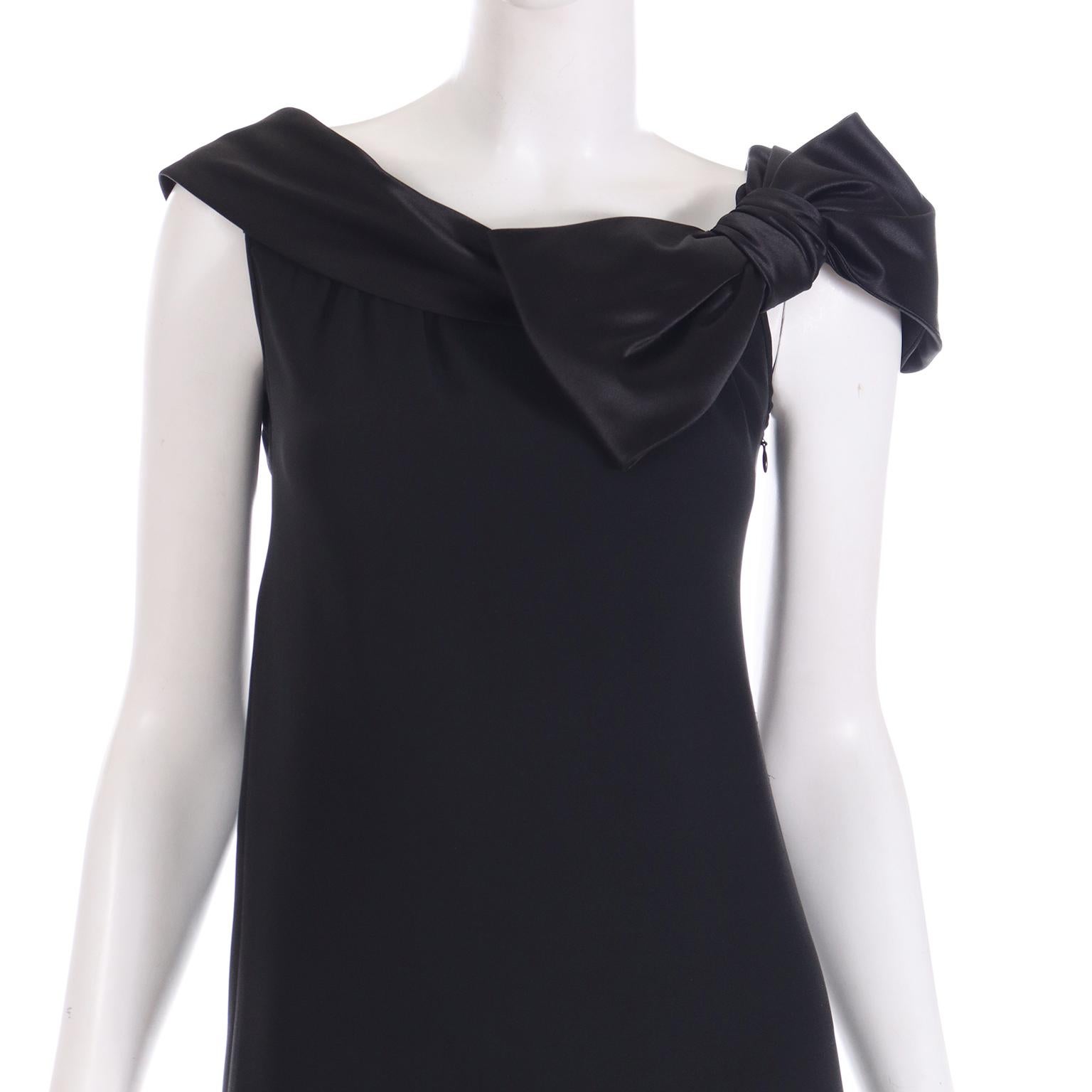 Valentino Garavani 2008 Documented Black Silk Crepe Evening Dress w Satin Bow For Sale 1