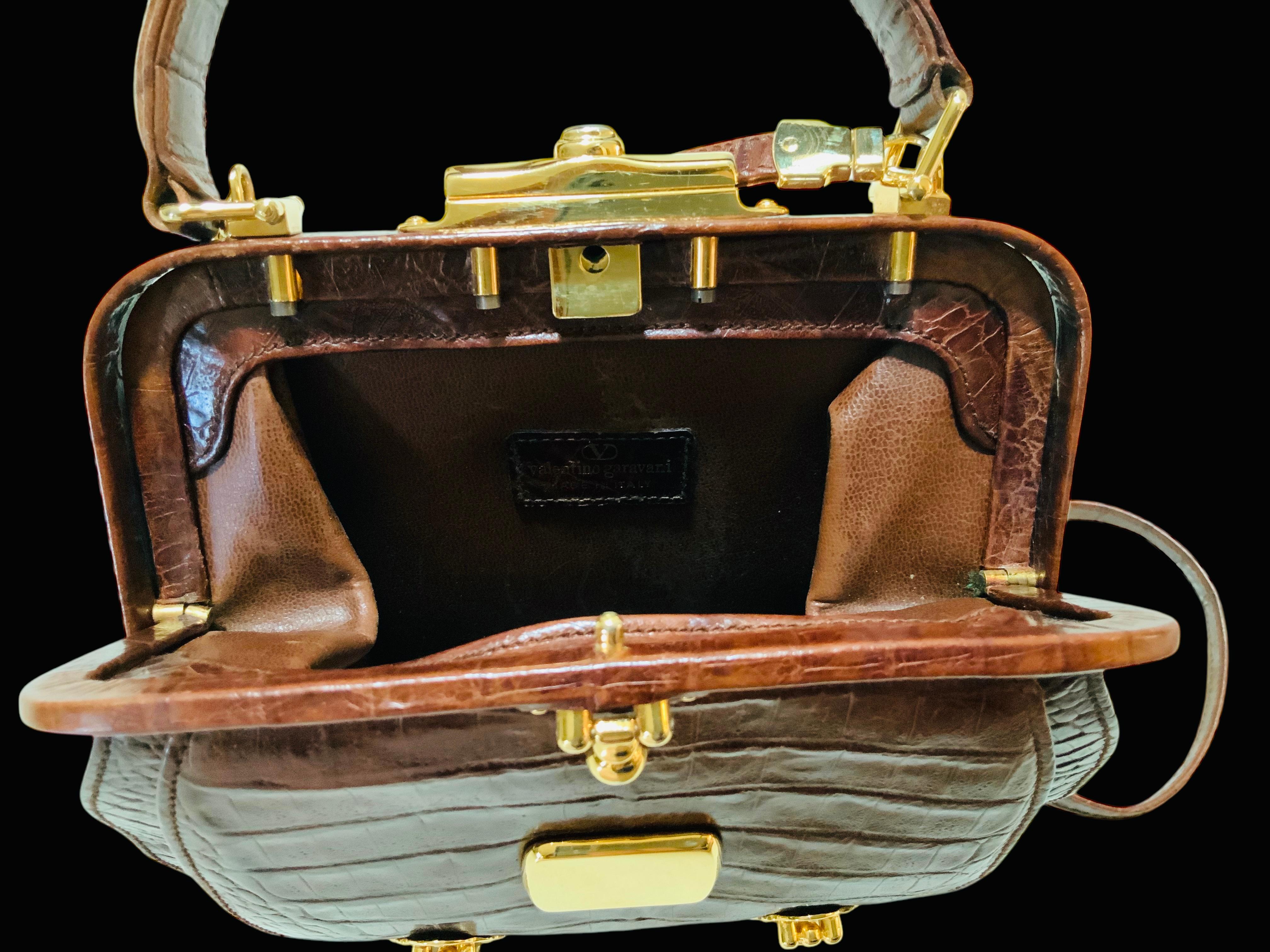 Valentino Garavani Borsa a tracolla in pelle di alligatore In condizioni buone in vendita a Guaynabo, PR