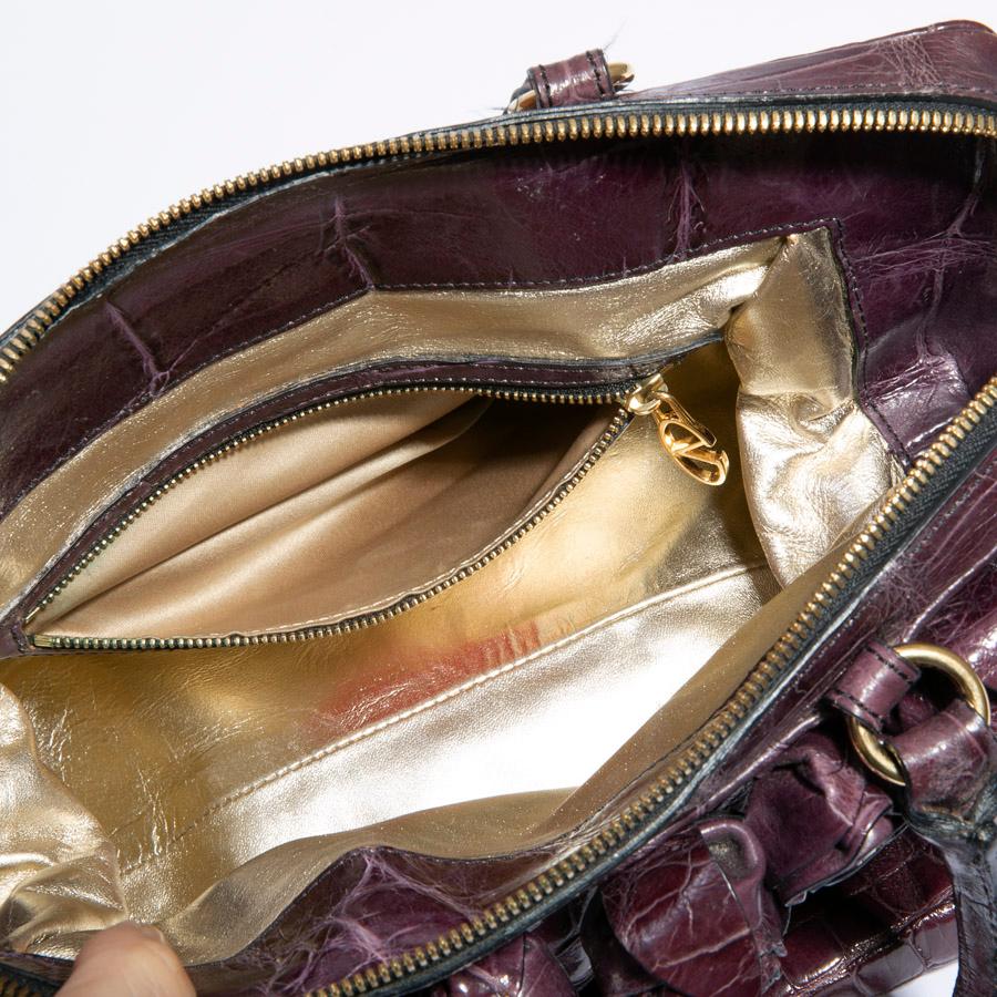 Valentino Garavani Tasche aus lila Alligatorleder in Lila im Angebot 7