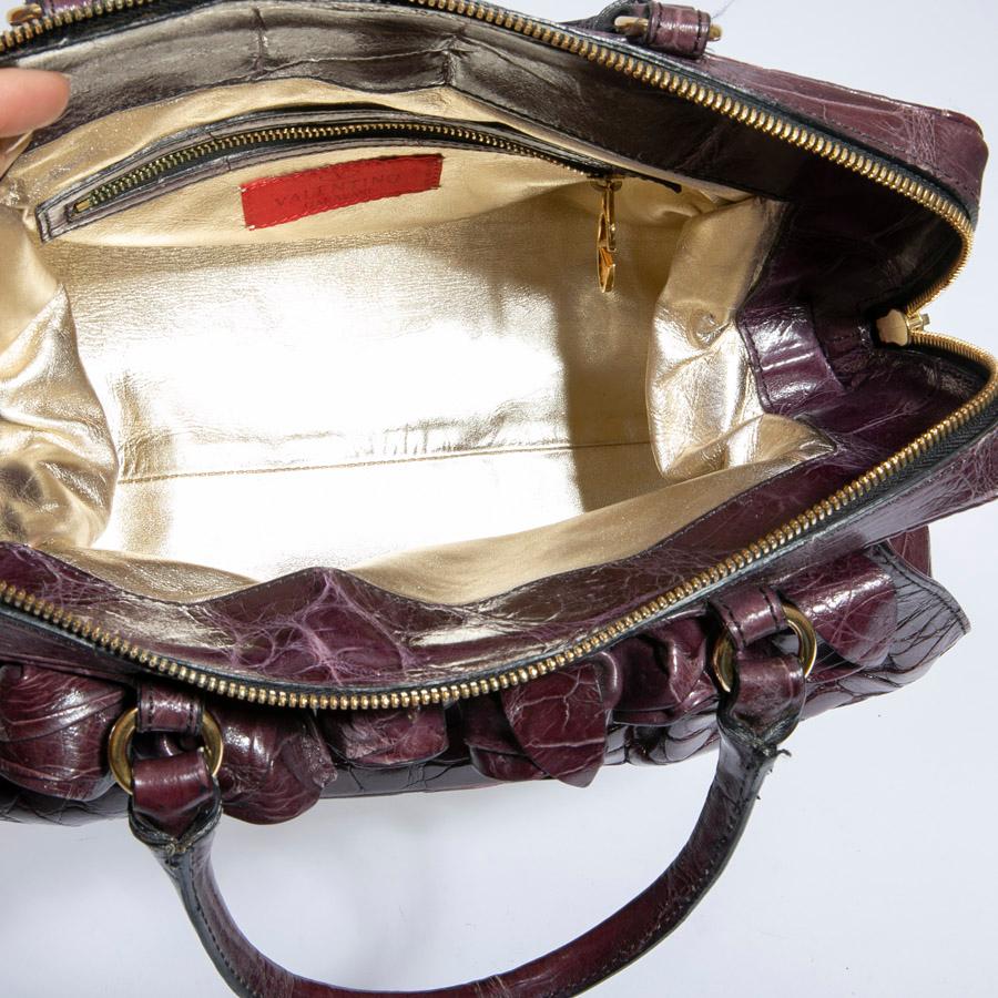 Valentino Garavani Tasche aus lila Alligatorleder in Lila im Angebot 10