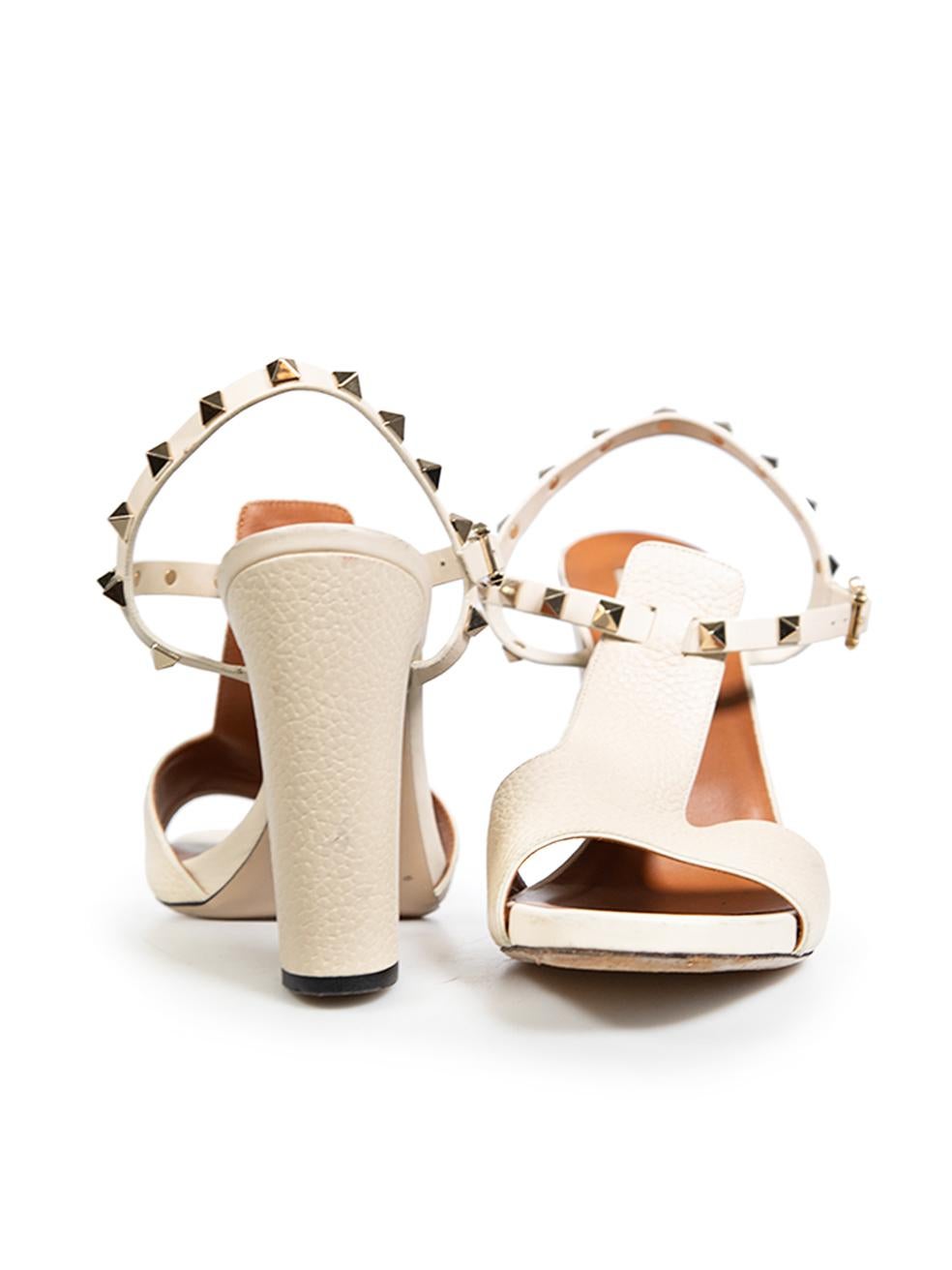 Valentino Garavani Beige Pelle Rockstud Cut Out Tacchi Misura IT 40 In condizioni buone a London, GB