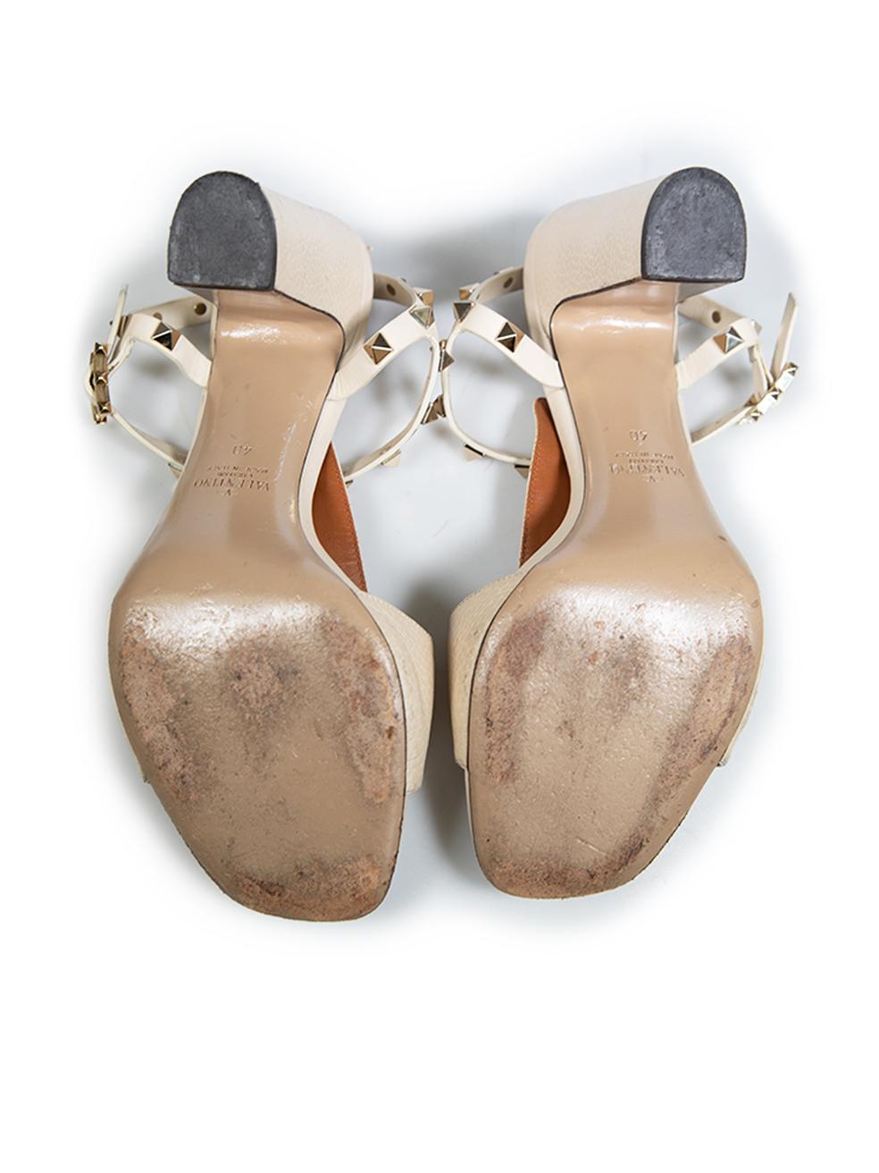 Donna Valentino Garavani Beige Pelle Rockstud Cut Out Tacchi Misura IT 40
