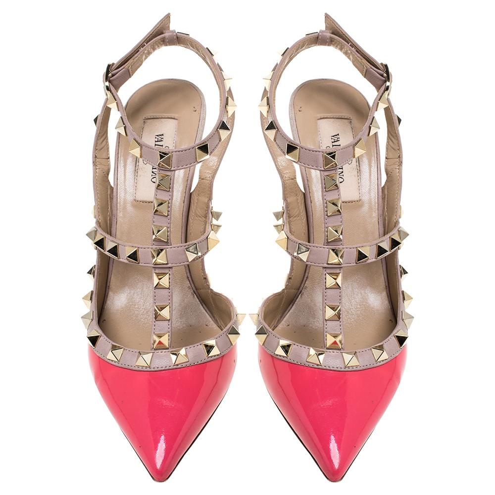 These instantly recognizable sandals from Valentino will lend a stylish and feminine edge to your feet. They have been crafted from leather in a beige hue and styled with the signature Rockstud accents on the straps. These beauties are complete with