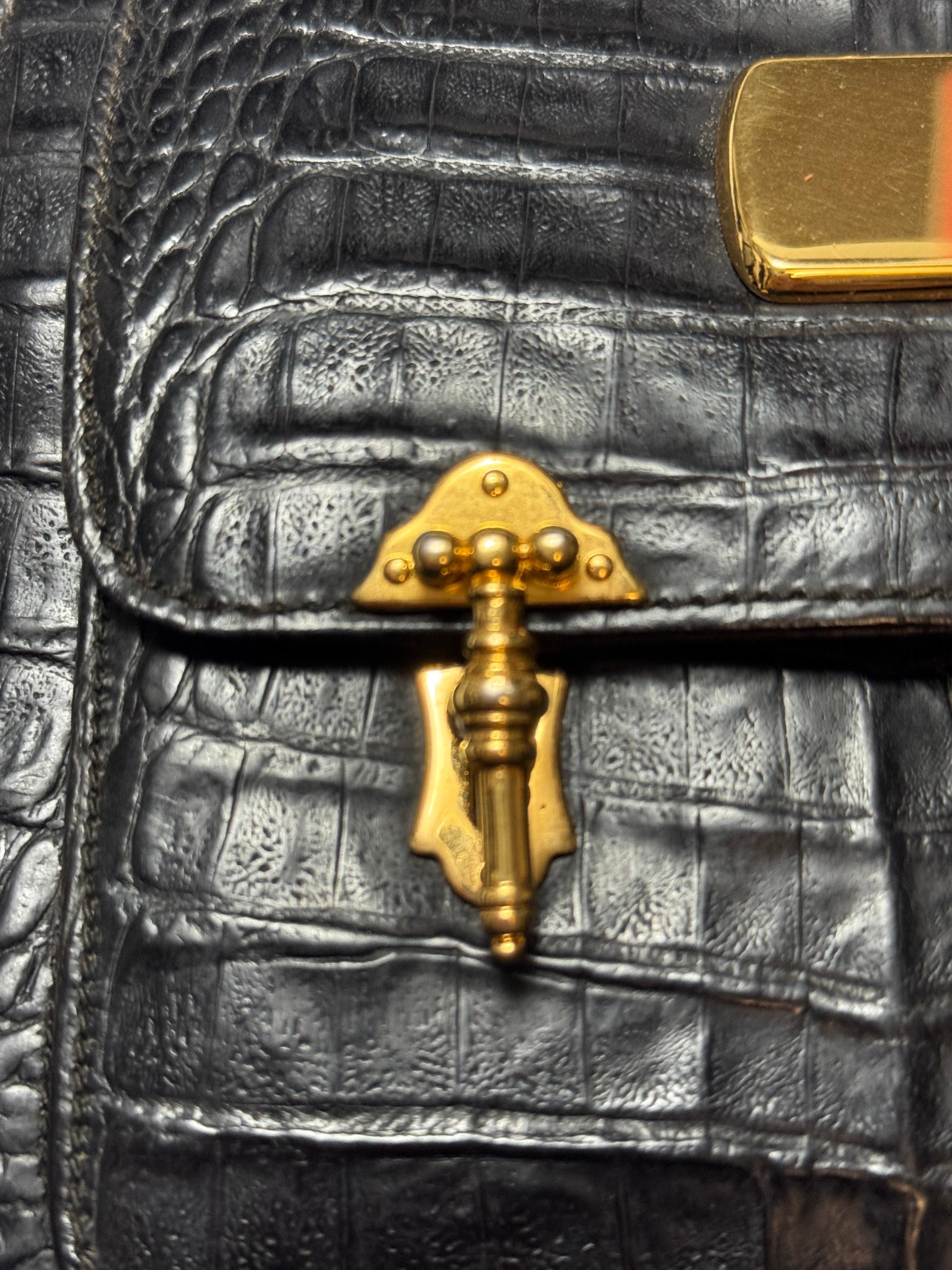 Valentino Garavani - Sac en alligator noir, poignée supérieure, finitions métalliques dorées, années 1960 en vente 8