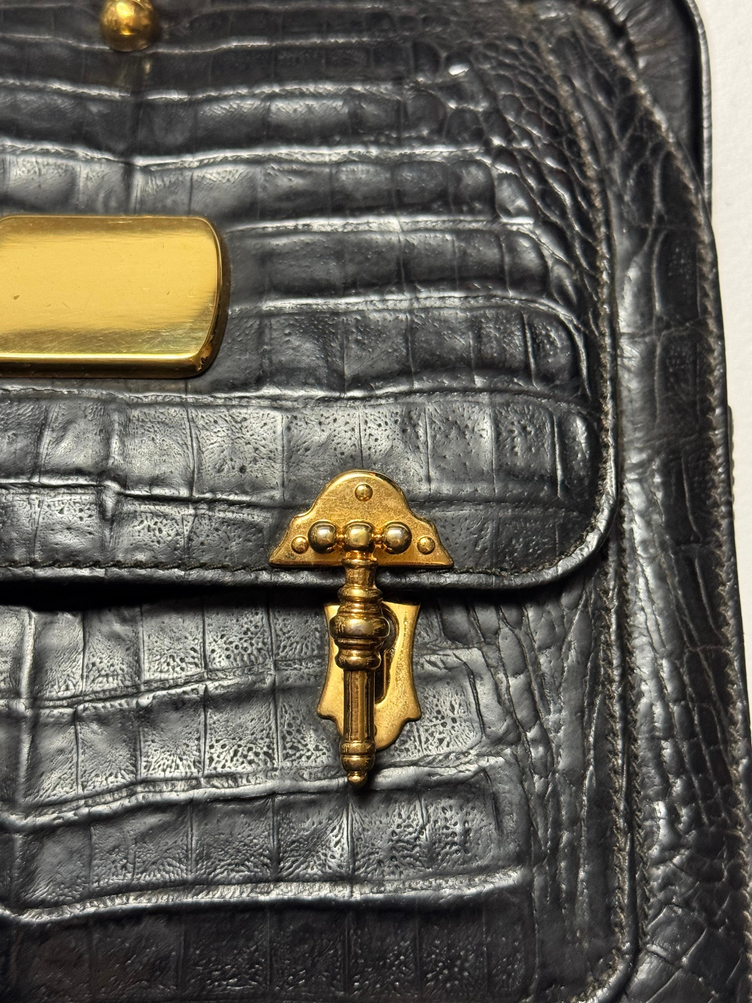 Valentino Garavani - Sac en alligator noir, poignée supérieure, finitions métalliques dorées, années 1960 en vente 9