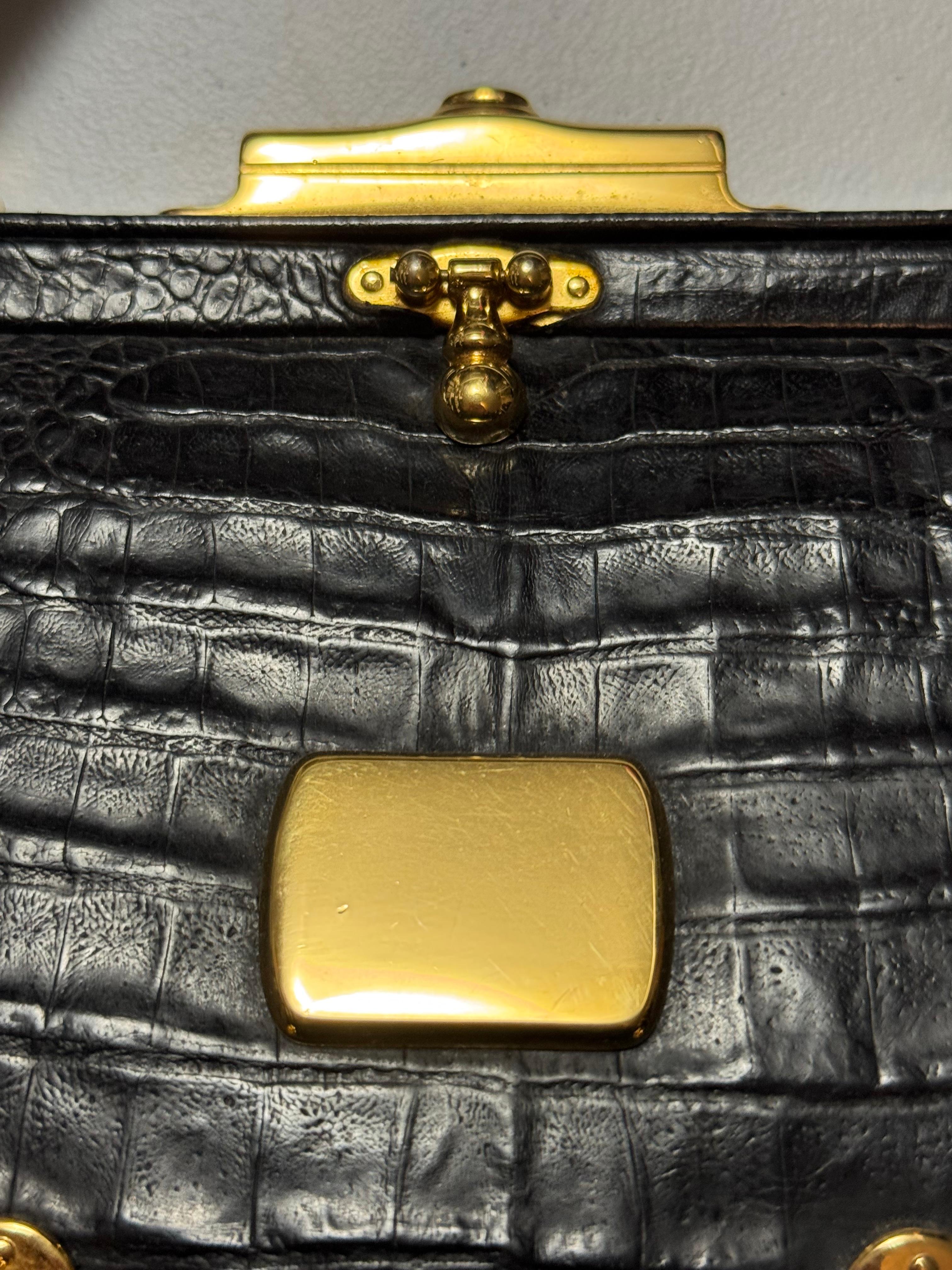 Valentino Garavani - Sac en alligator noir, poignée supérieure, finitions métalliques dorées, années 1960 en vente 10