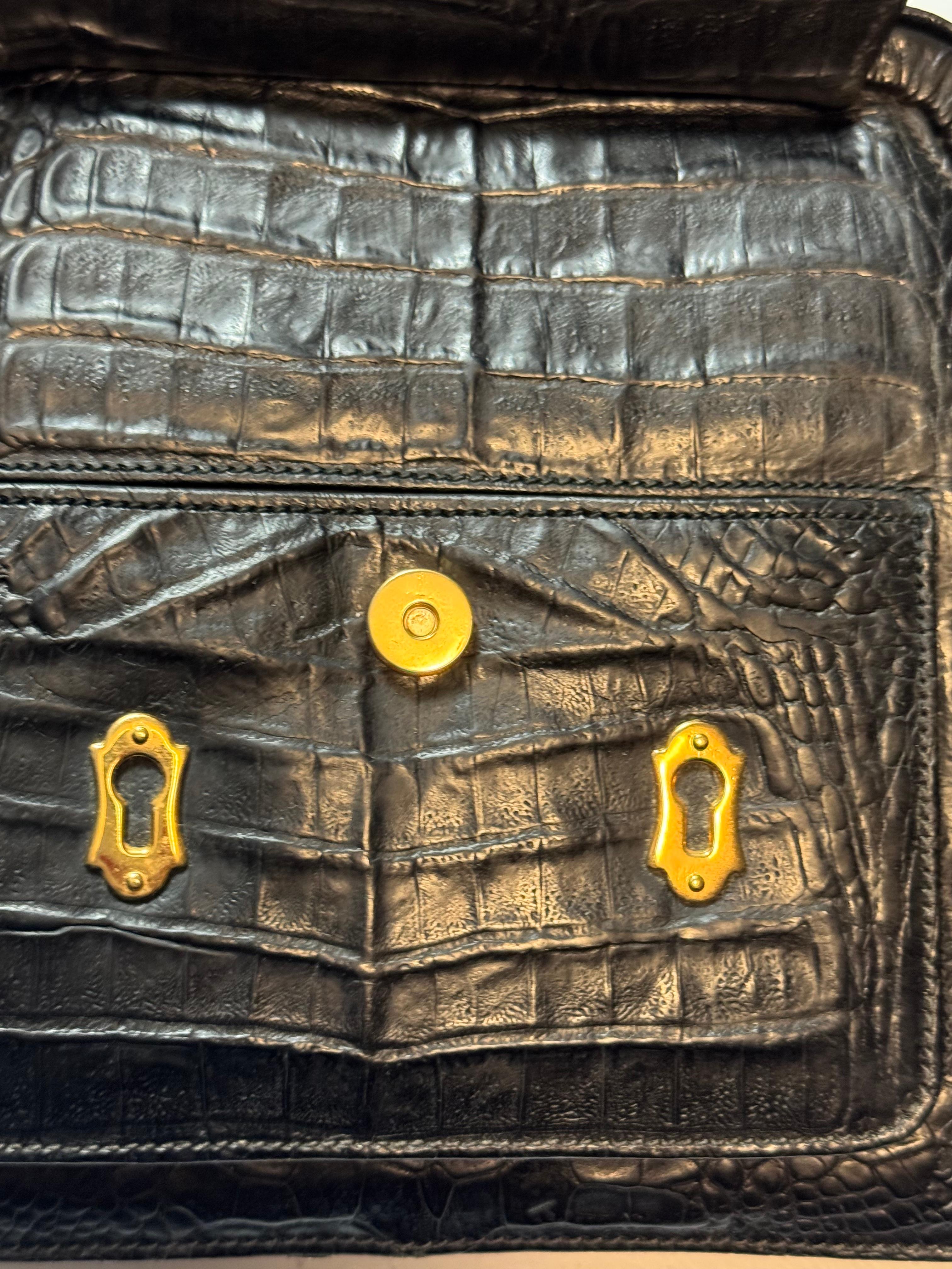 Valentino Garavani - Sac en alligator noir, poignée supérieure, finitions métalliques dorées, années 1960 en vente 1