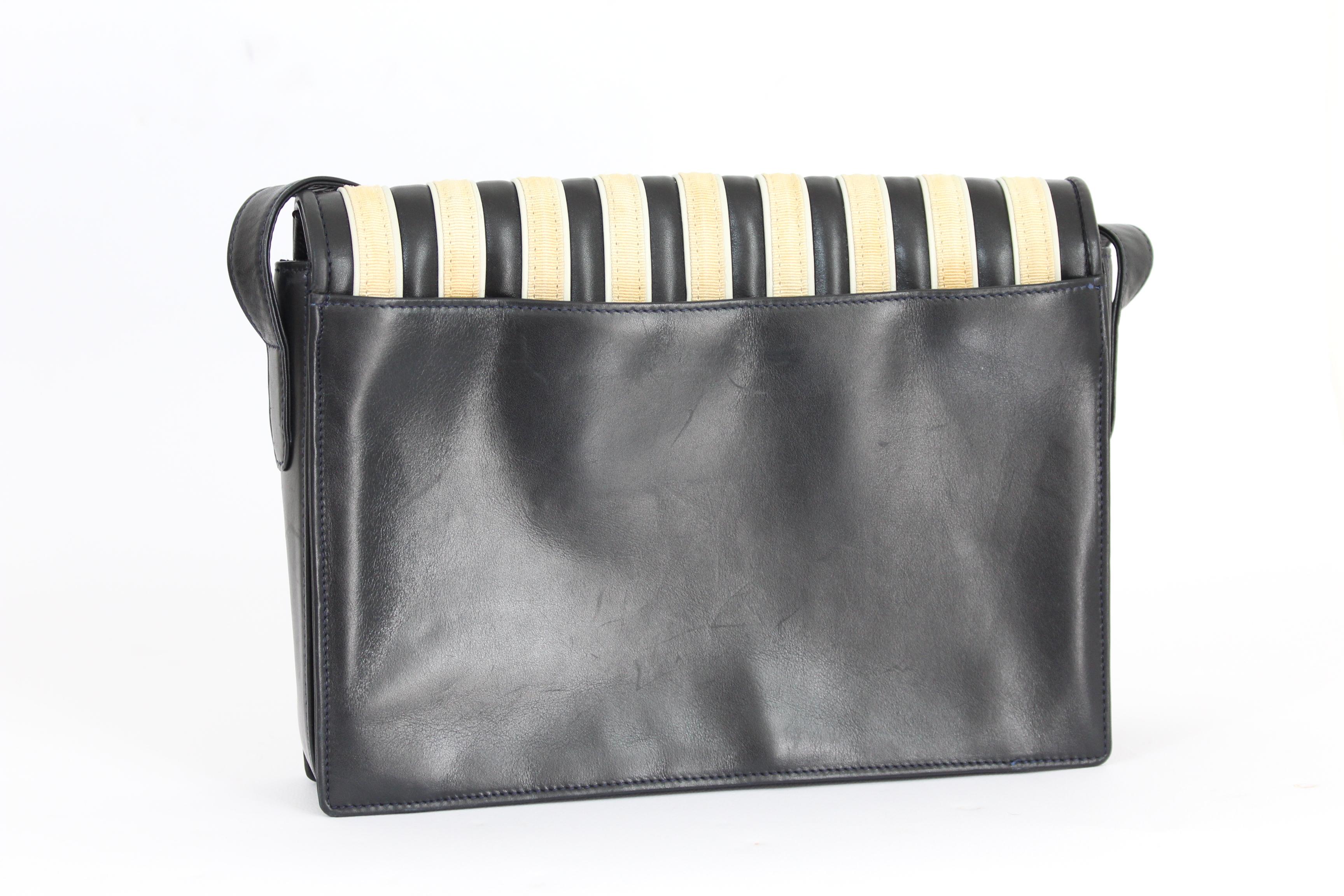 Valentino Garavani Black Beige Leather Shoulder Bag 1980s In Good Condition In Brindisi, Bt