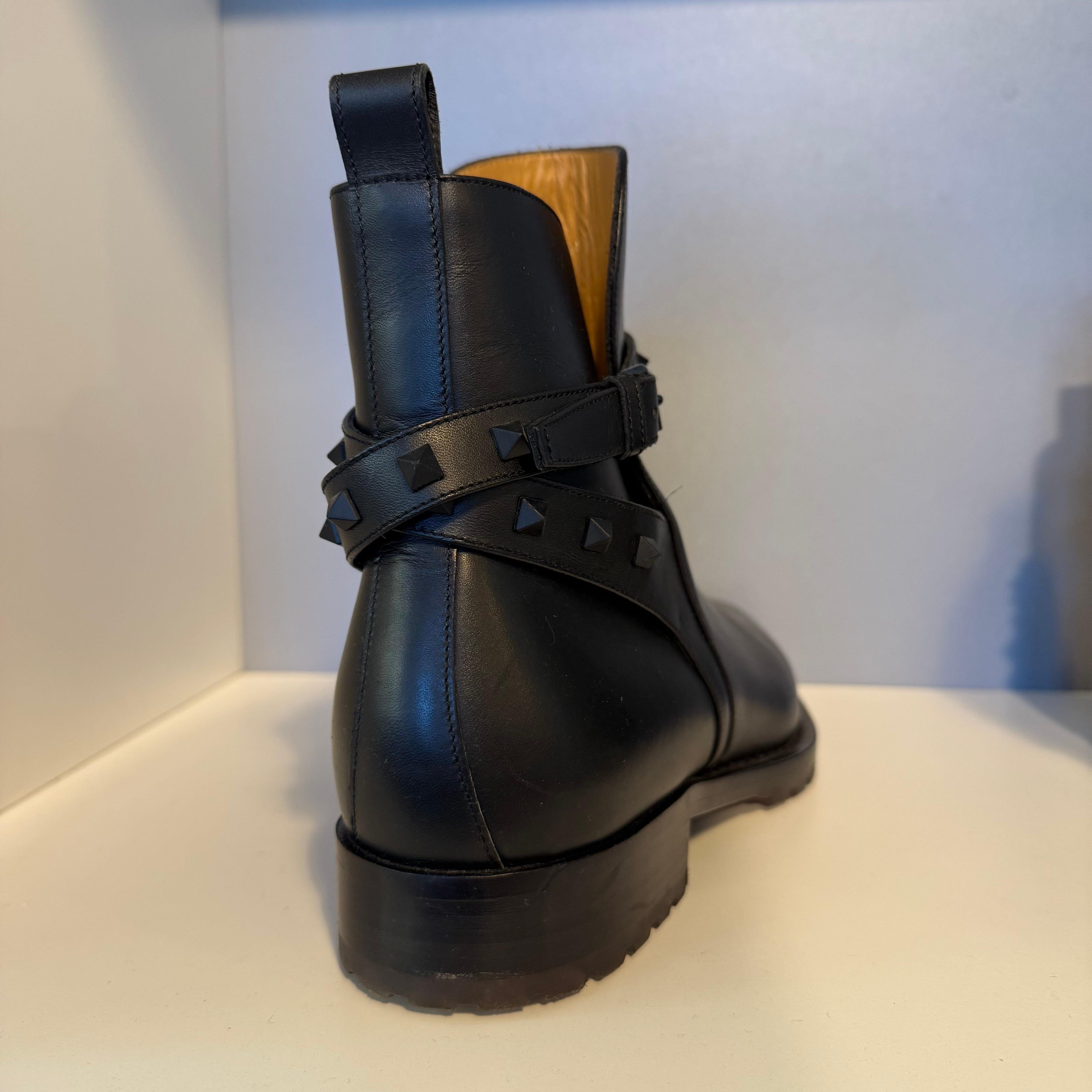 Uomo Valentino Garavani - Stivaletto uomo in pelle nera IT 44 in vendita