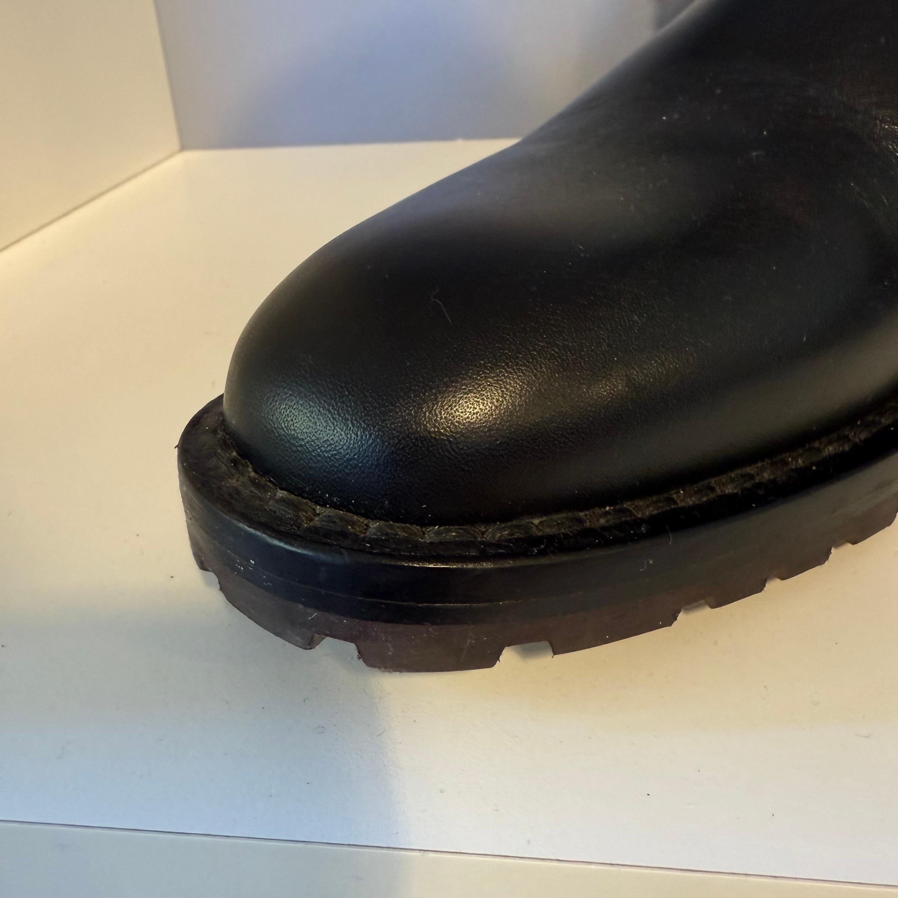 Valentino Garavani - Stivaletto uomo in pelle nera IT 44 in vendita 1