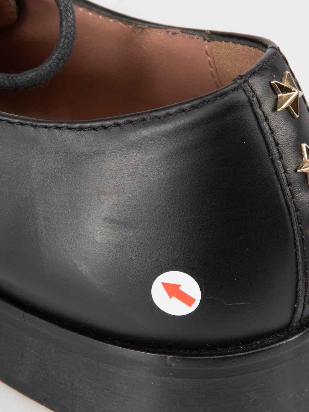 Valentino Garavani Schwarze Oxfords aus Leder mit Sternaufsatz und Nieten Größe IT 37,5 im Angebot 2