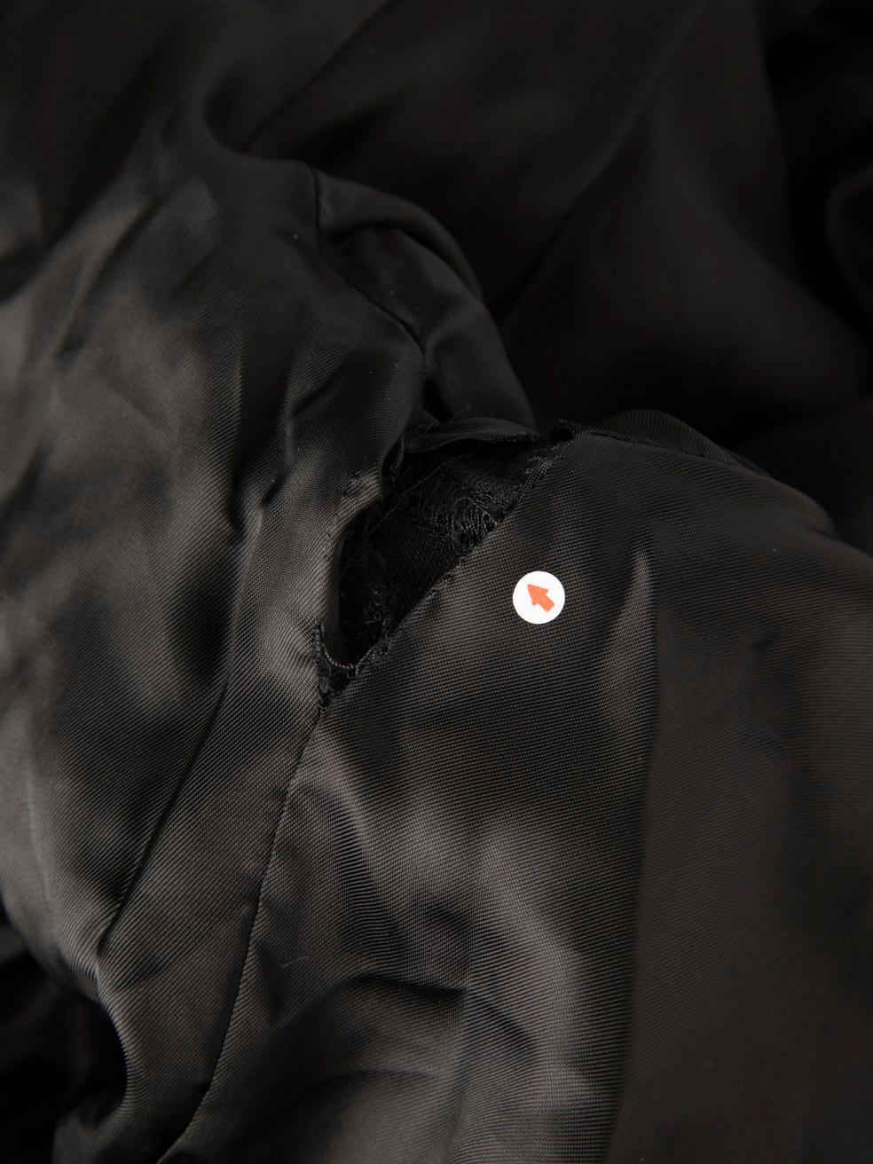 Valentino Garavani Schwarze Jacke mit Logodetail und Reißverschluss Größe M im Angebot 3