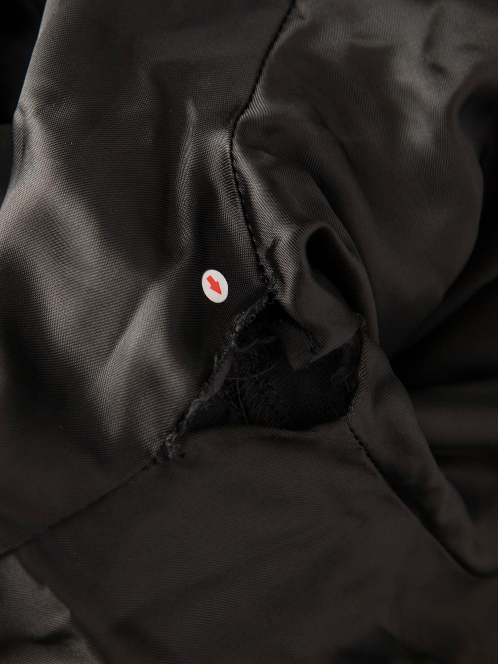 Valentino Garavani Schwarze Jacke mit Logodetail und Reißverschluss Größe M im Angebot 4