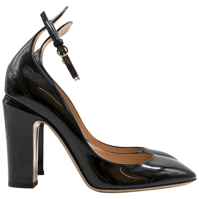 Garavani Black Patent Leather Tango Pumps 39 at