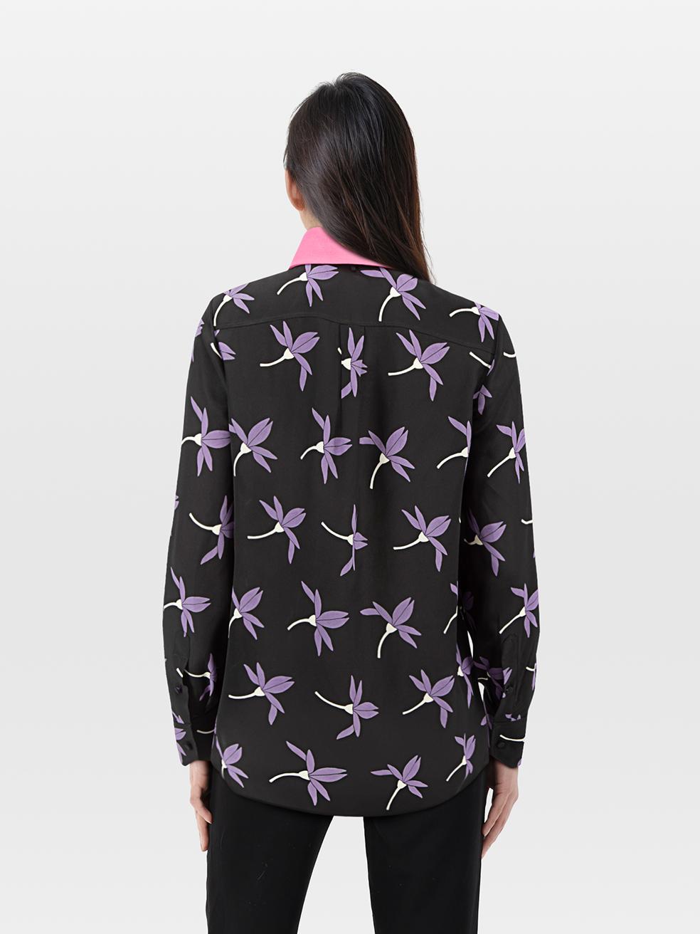 CONDIZIONE: mai indossato, con cartellini. La camicetta non presenta segni di usura visibili su questo nuovo articolo di rivendita di Valentino. Viene fornito con una cravatta staccabile.
 
 
 
 Dettagli
 
 
 Multicolore - nero, viola
 
 Seta
 
