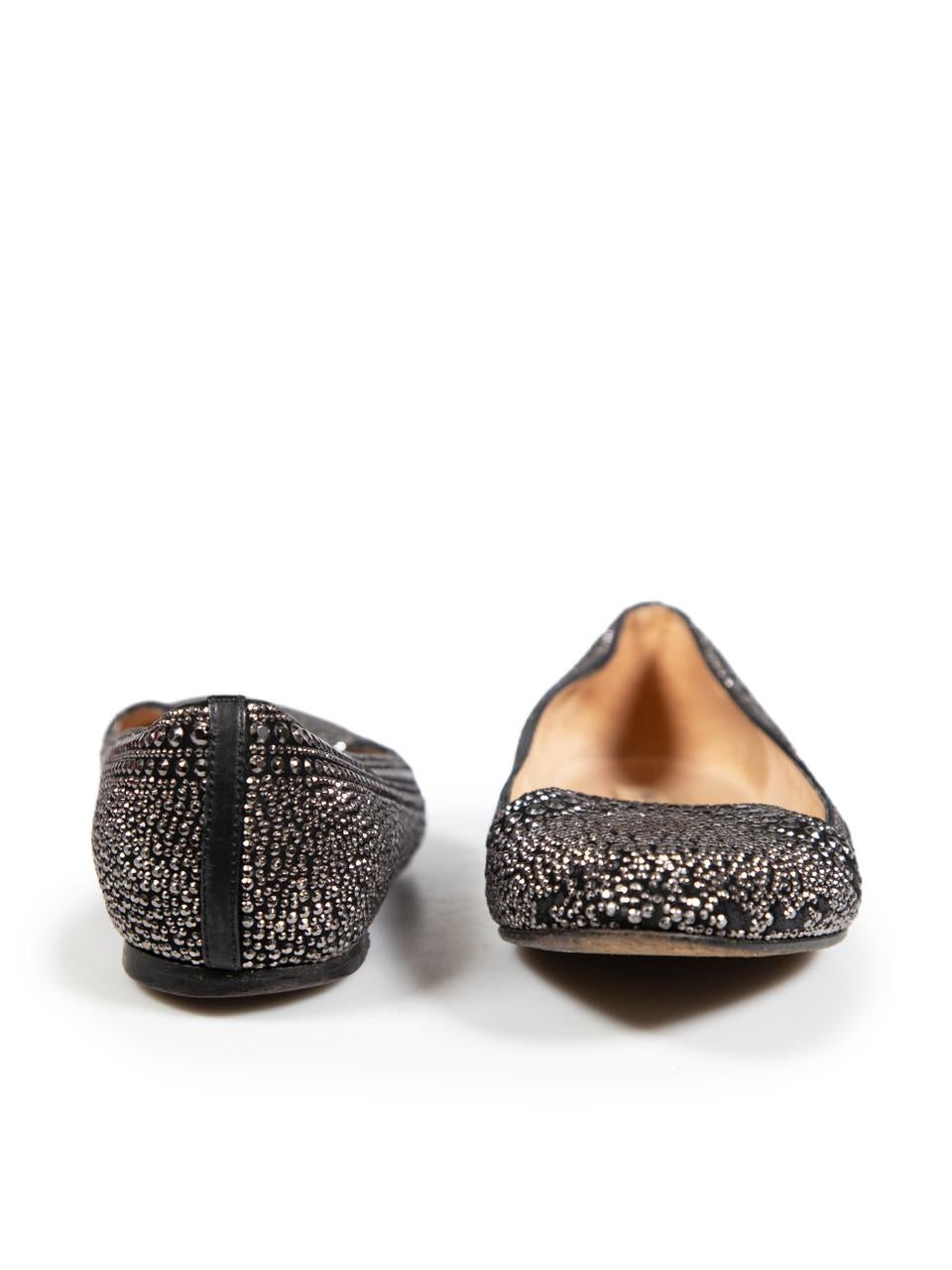 Noir Valentino Garavani Chaussures en daim noir cloutées argentées Taille IT 37 en vente