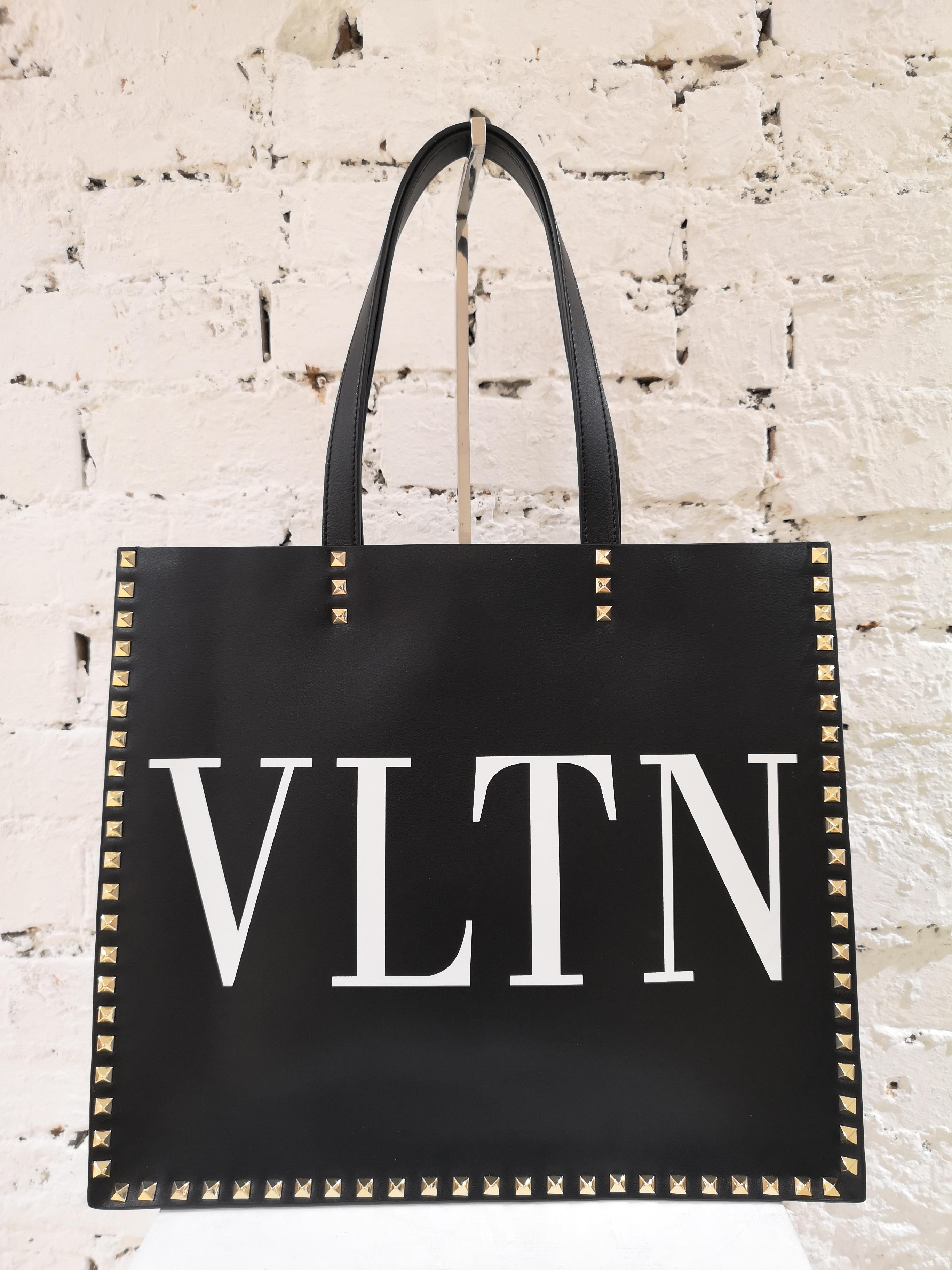 Valentino Garavani's venerable craftsmanship is combined with an updated athleisure spirit to create the VLTN shopping bag. Minimal lines, a sporty logo, and iconic studs make the piece, which reflects the values of refinement and modernity that