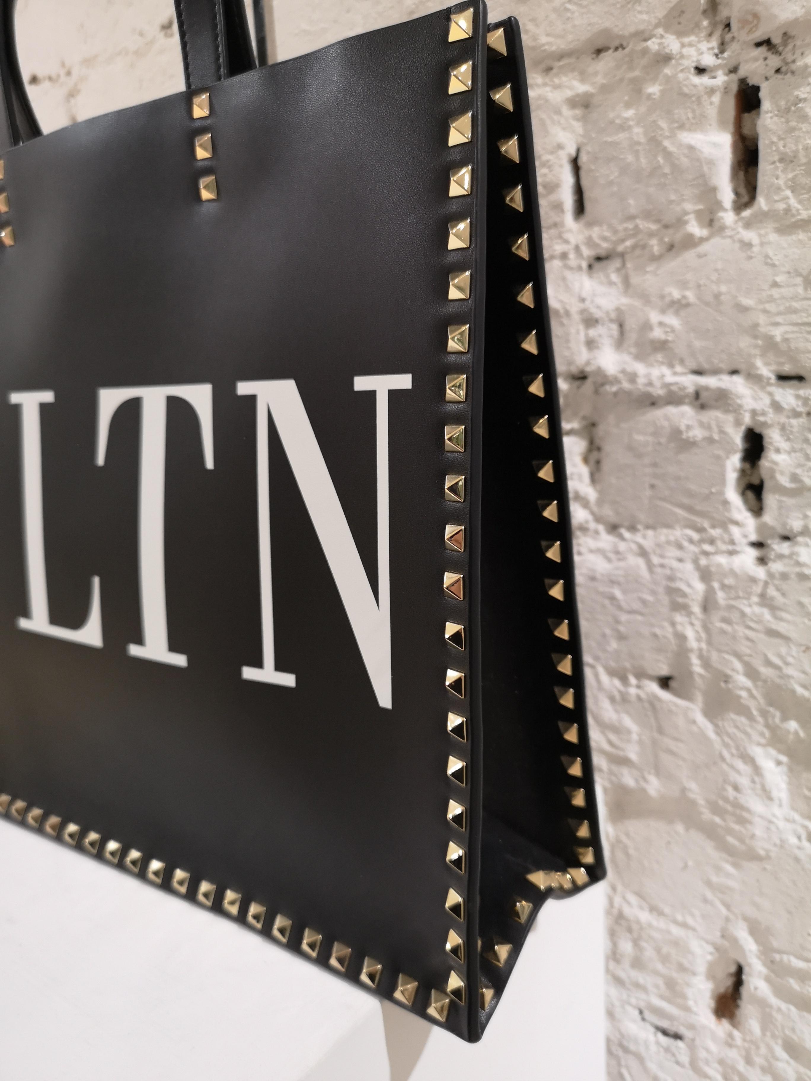 Valentino Garavani Black VLTN Shopping bag In New Condition In Capri, IT
