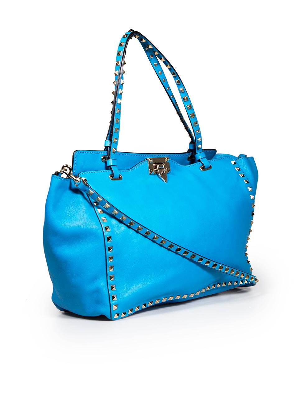 CONDITION is Very good. Minimal wear to Valentino is evident. Minimal wear to the front and back with very light scratches and indents to the leather on this used Valentino designer resale item.
 
 
 
 Details
 
 
 Blue
 
 Leather
 
 Medium tote