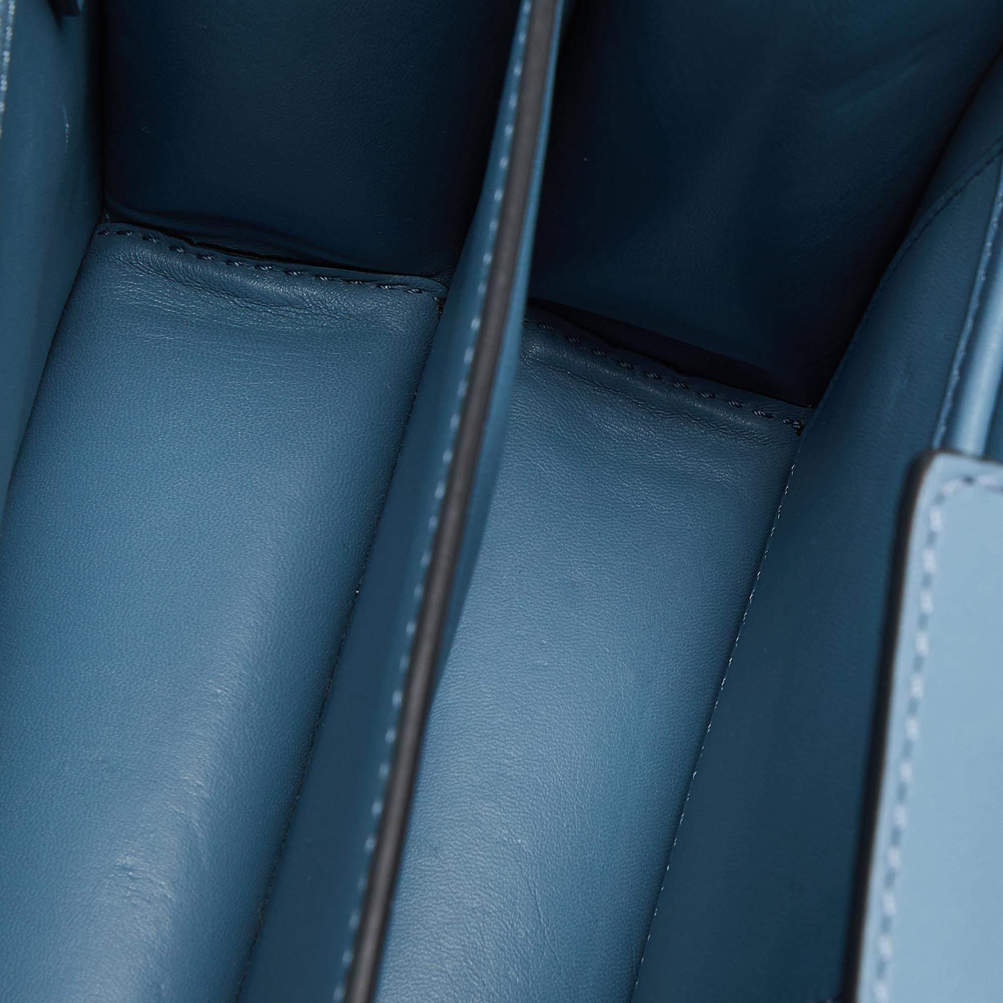 Valentino Garavani Blue Leather Rockstud Flat Shoulder Bag In Good Condition In Dubai, Al Qouz 2