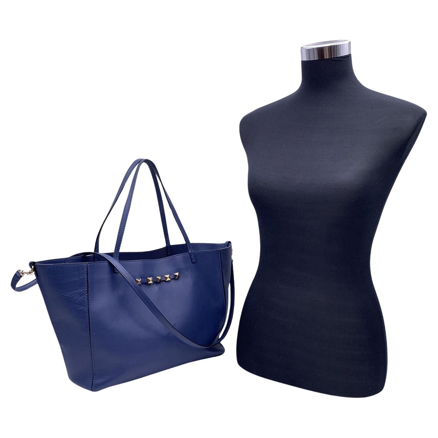 This beautiful Bag will come with a Certificate of Authenticity provided by Entrupy. The certificate will be provided at no further cost

VALENTINO GARAVANI 'Rockstud' tote bag. Blue leather. The bag features light gold tone pyramid-shaped studs