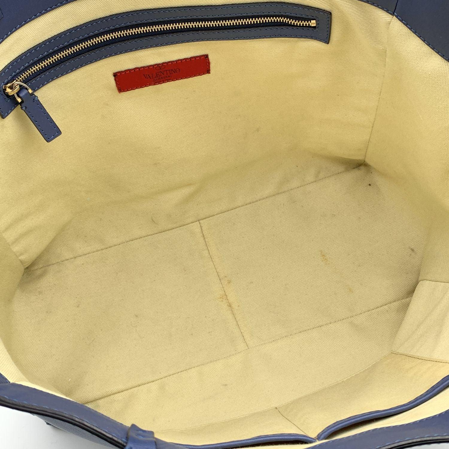 Valentino Garavani Blue Leather Rockstud Tote Shoulder Bag For Sale 1