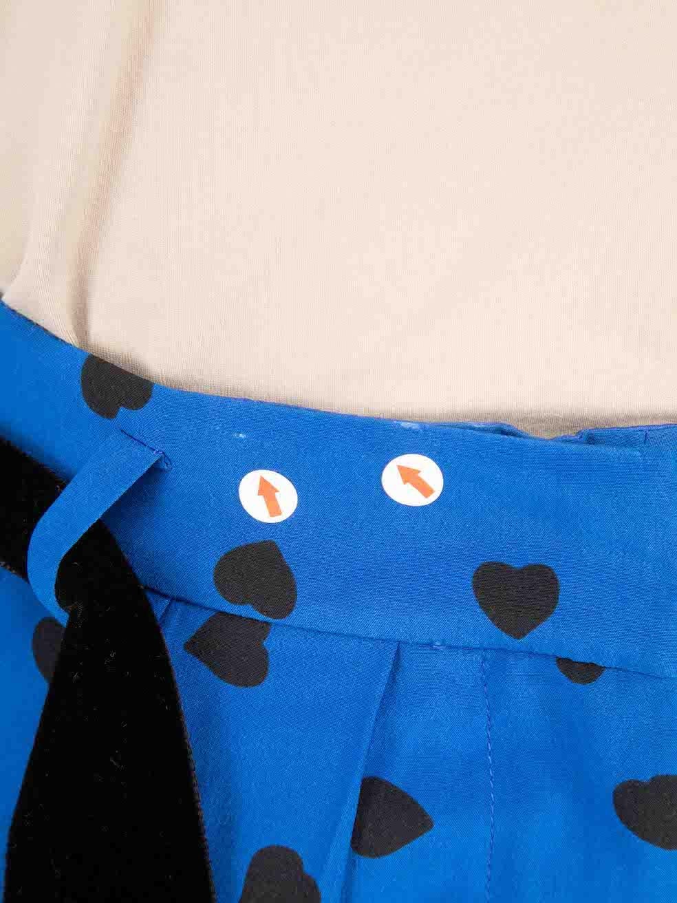 Valentino Garavani Short en soie bleue imprimé cœur, taille XXS Excellent état - En vente à London, GB